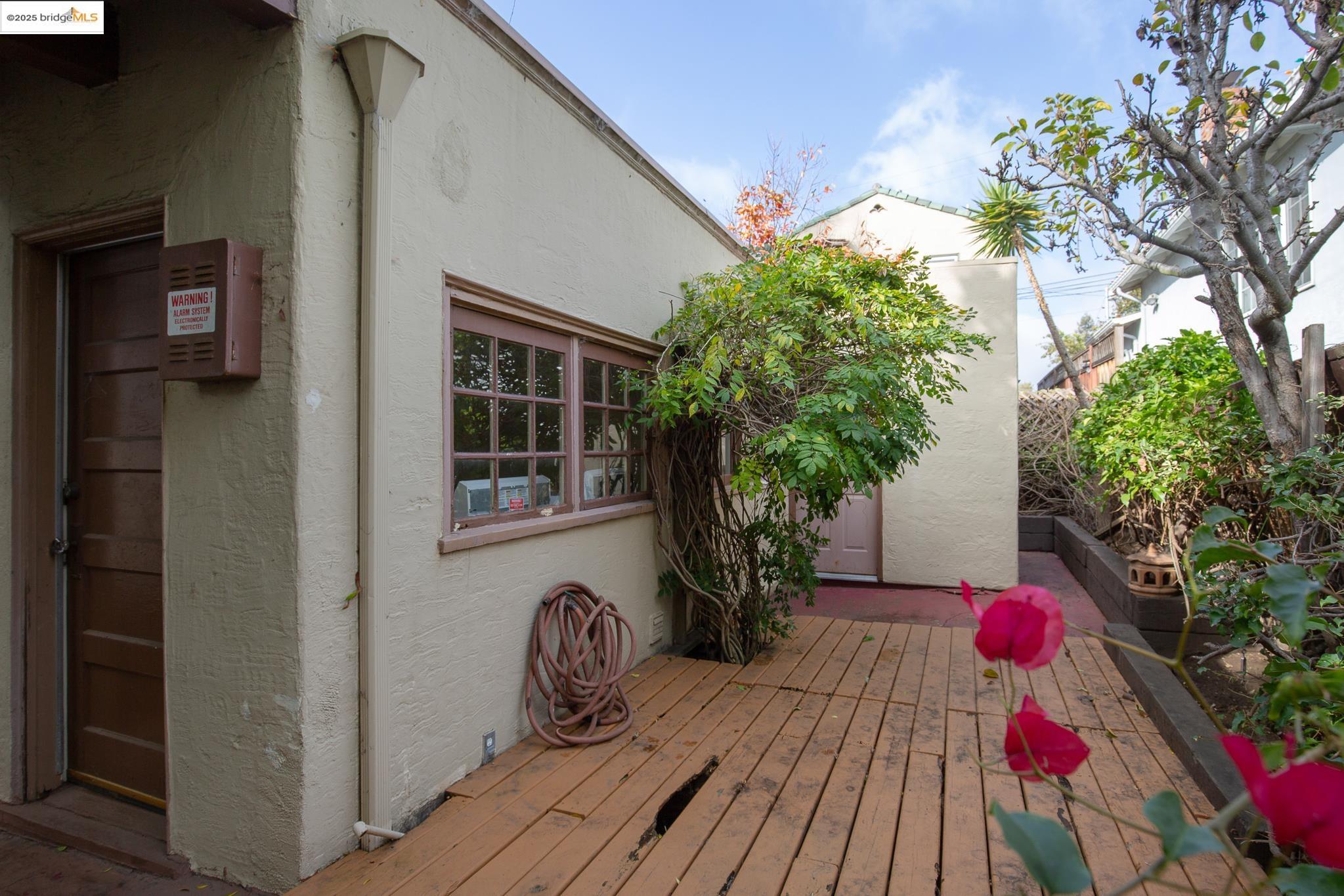 Detail Gallery Image 30 of 47 For 3710 Wisconsin St, Oakland,  CA 94619 - 2 Beds | 2 Baths