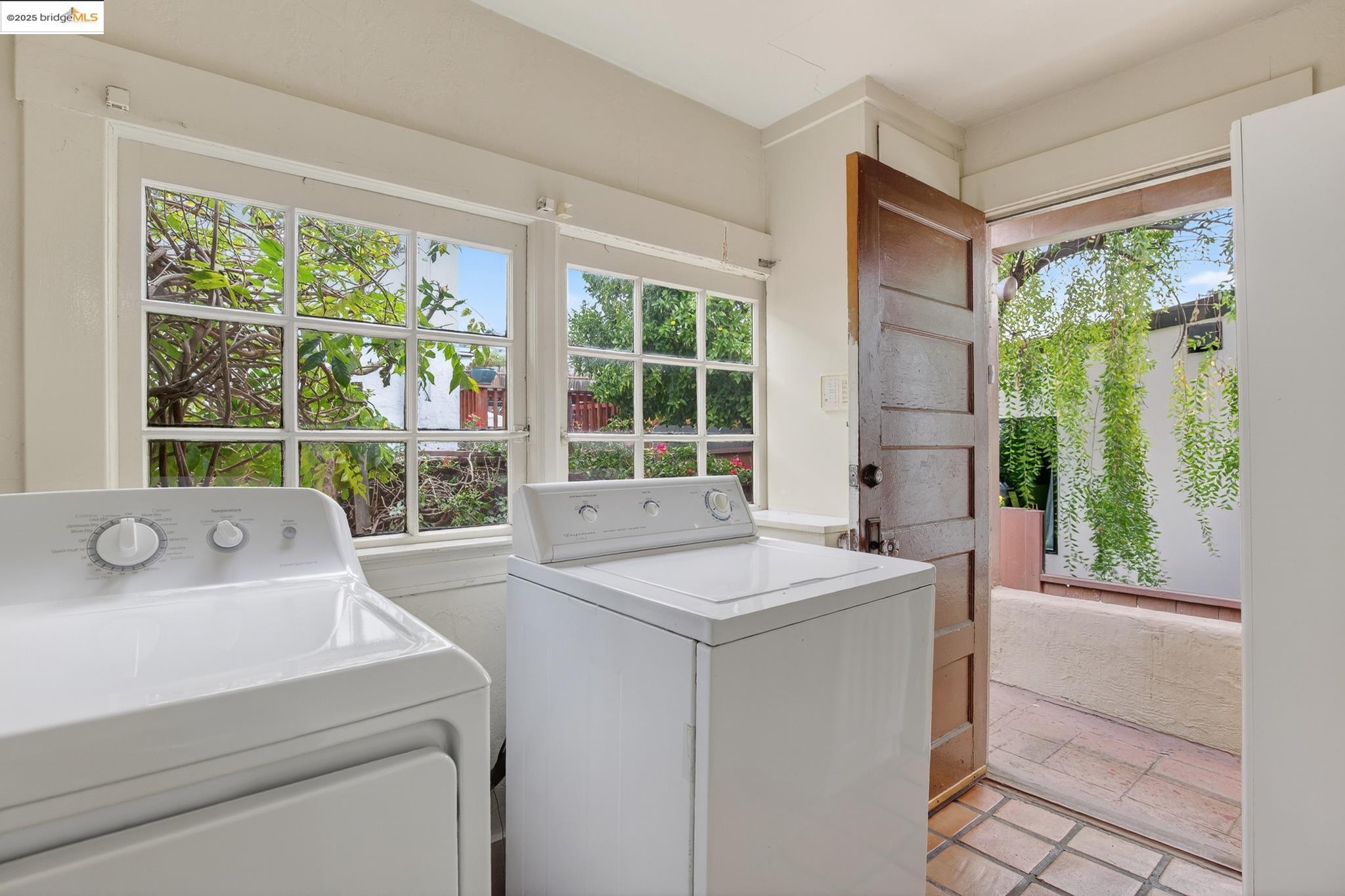 Detail Gallery Image 31 of 47 For 3710 Wisconsin St, Oakland,  CA 94619 - 2 Beds | 2 Baths