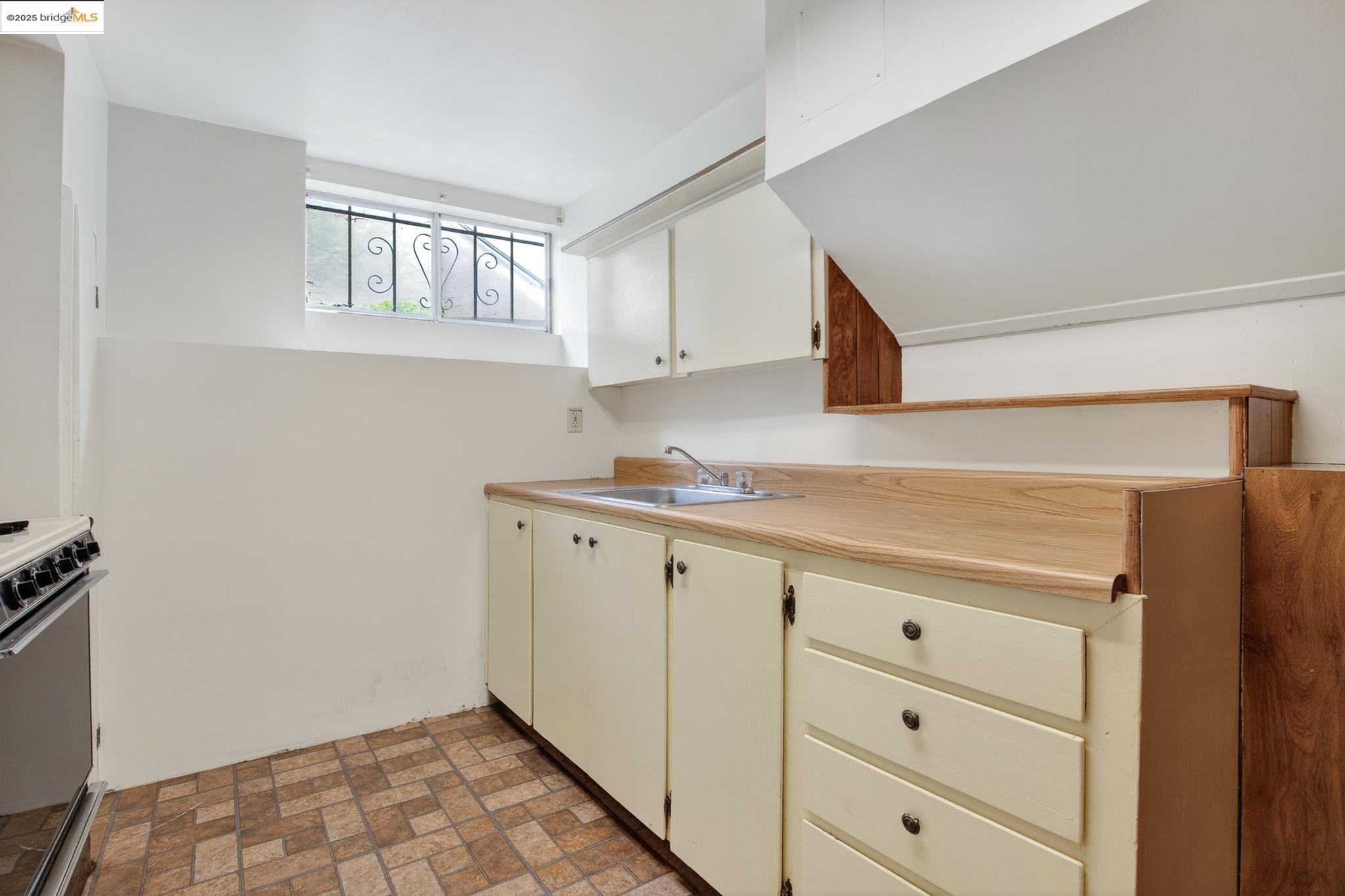 Detail Gallery Image 36 of 47 For 3710 Wisconsin St, Oakland,  CA 94619 - 2 Beds | 2 Baths
