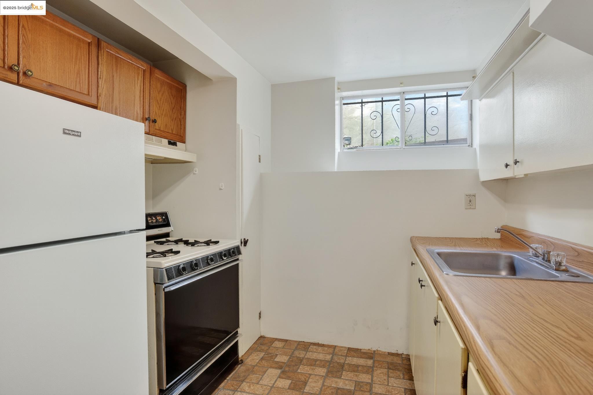 Detail Gallery Image 37 of 47 For 3710 Wisconsin St, Oakland,  CA 94619 - 2 Beds | 2 Baths