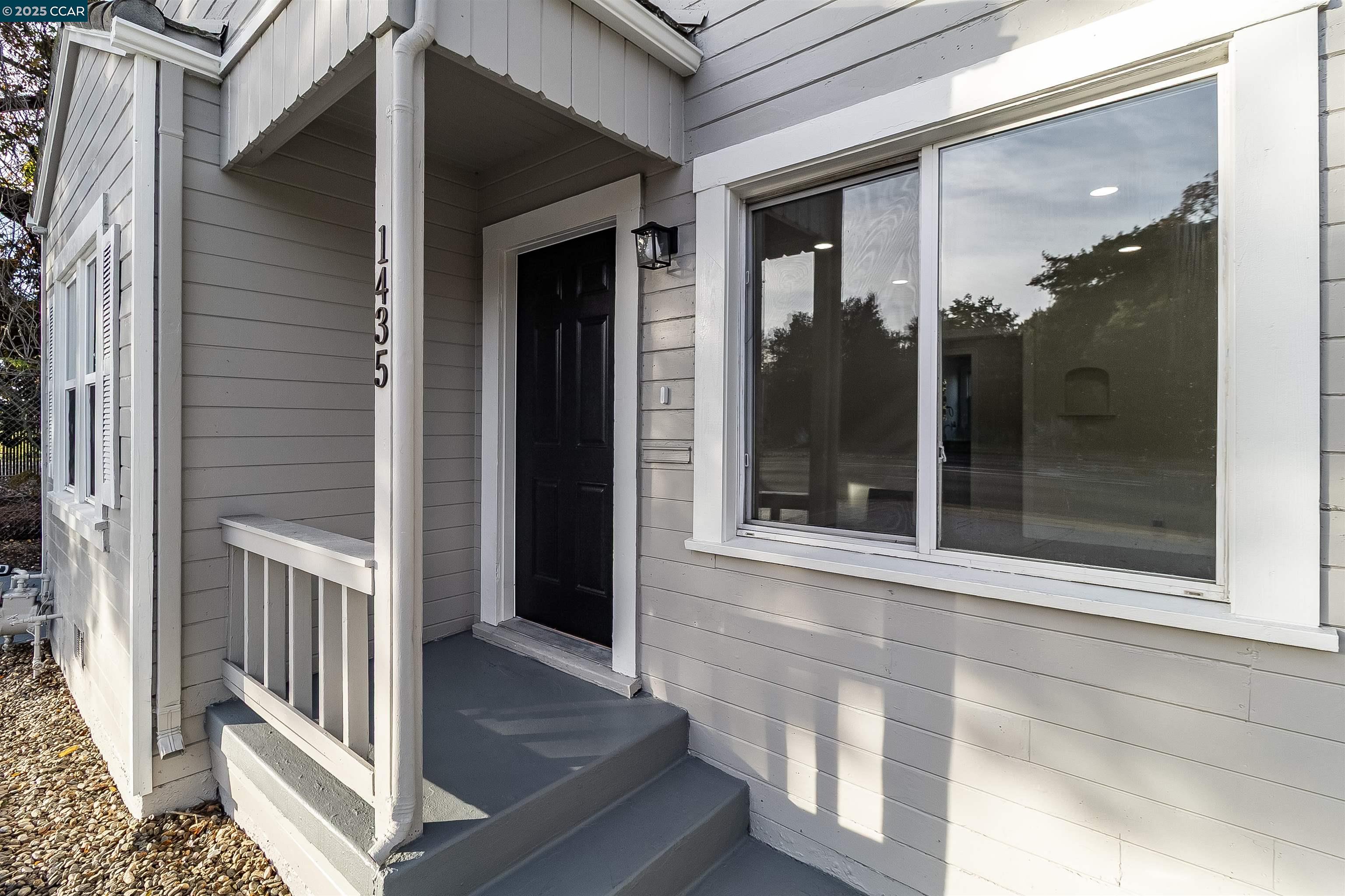 Detail Gallery Image 2 of 30 For 1435 Broadway St, Vallejo,  CA 94590 - 2 Beds | 1 Baths