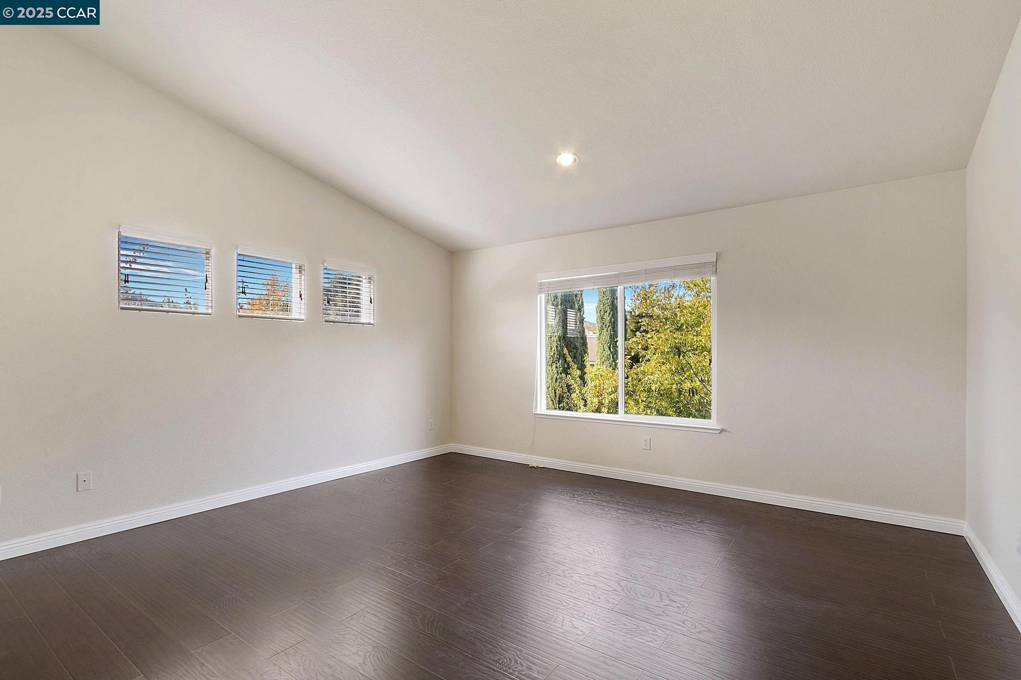 Detail Gallery Image 12 of 42 For 732 Antiquity Dr, Fairfield,  CA 94534 - 5 Beds | 3/1 Baths