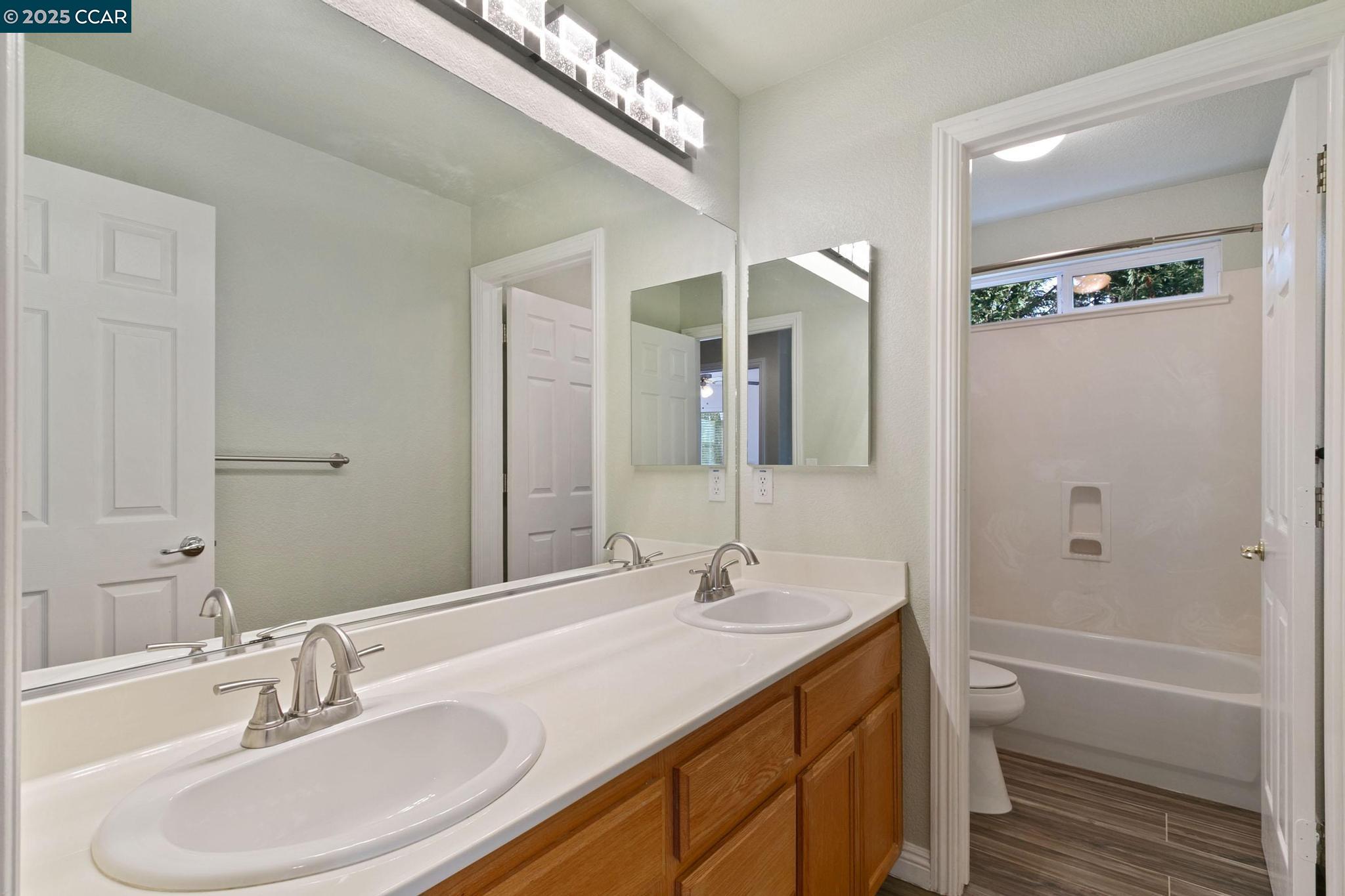 Detail Gallery Image 20 of 42 For 732 Antiquity Dr, Fairfield,  CA 94534 - 5 Beds | 3/1 Baths