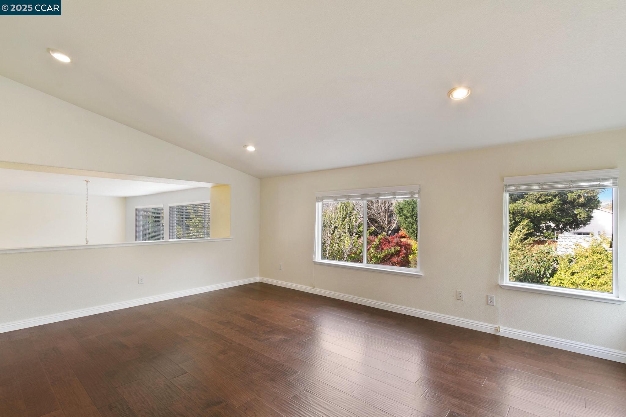 Detail Gallery Image 21 of 42 For 732 Antiquity Dr, Fairfield,  CA 94534 - 5 Beds | 3/1 Baths