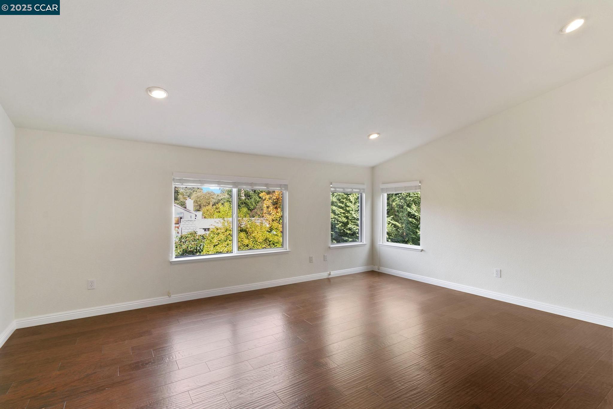 Detail Gallery Image 22 of 42 For 732 Antiquity Dr, Fairfield,  CA 94534 - 5 Beds | 3/1 Baths