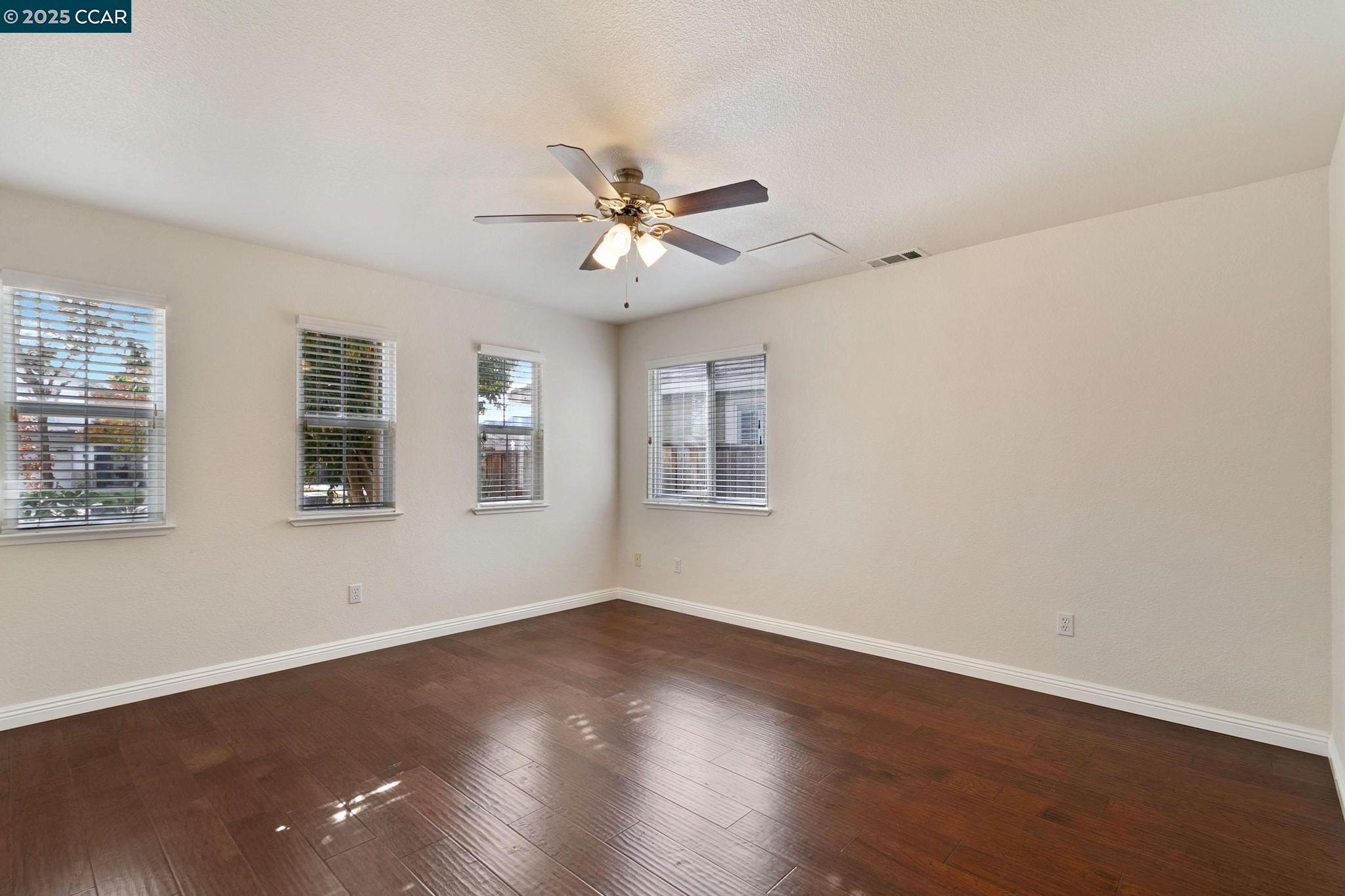 Detail Gallery Image 24 of 42 For 732 Antiquity Dr, Fairfield,  CA 94534 - 5 Beds | 3/1 Baths