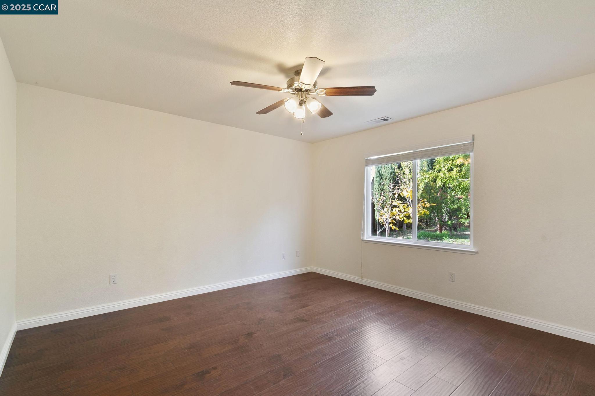 Detail Gallery Image 28 of 42 For 732 Antiquity Dr, Fairfield,  CA 94534 - 5 Beds | 3/1 Baths