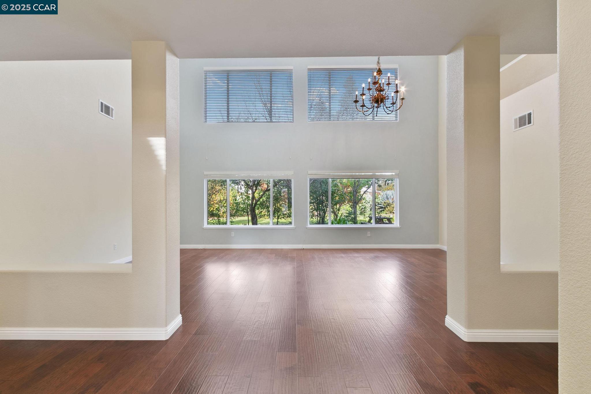 Detail Gallery Image 4 of 42 For 732 Antiquity Dr, Fairfield,  CA 94534 - 5 Beds | 3/1 Baths