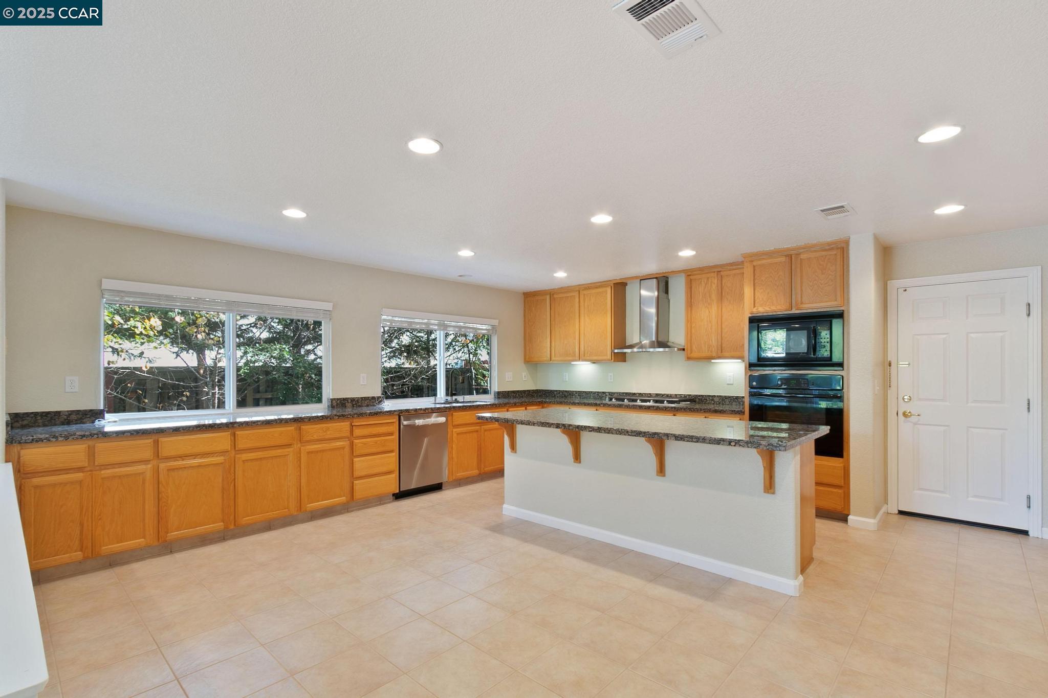 Detail Gallery Image 7 of 42 For 732 Antiquity Dr, Fairfield,  CA 94534 - 5 Beds | 3/1 Baths