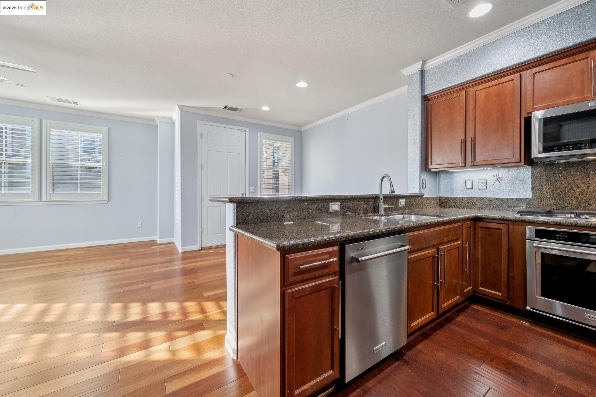 Detail Gallery Image 12 of 45 For 3401 Jetty Dr, Richmond,  CA 94804 - 2 Beds | 2/1 Baths