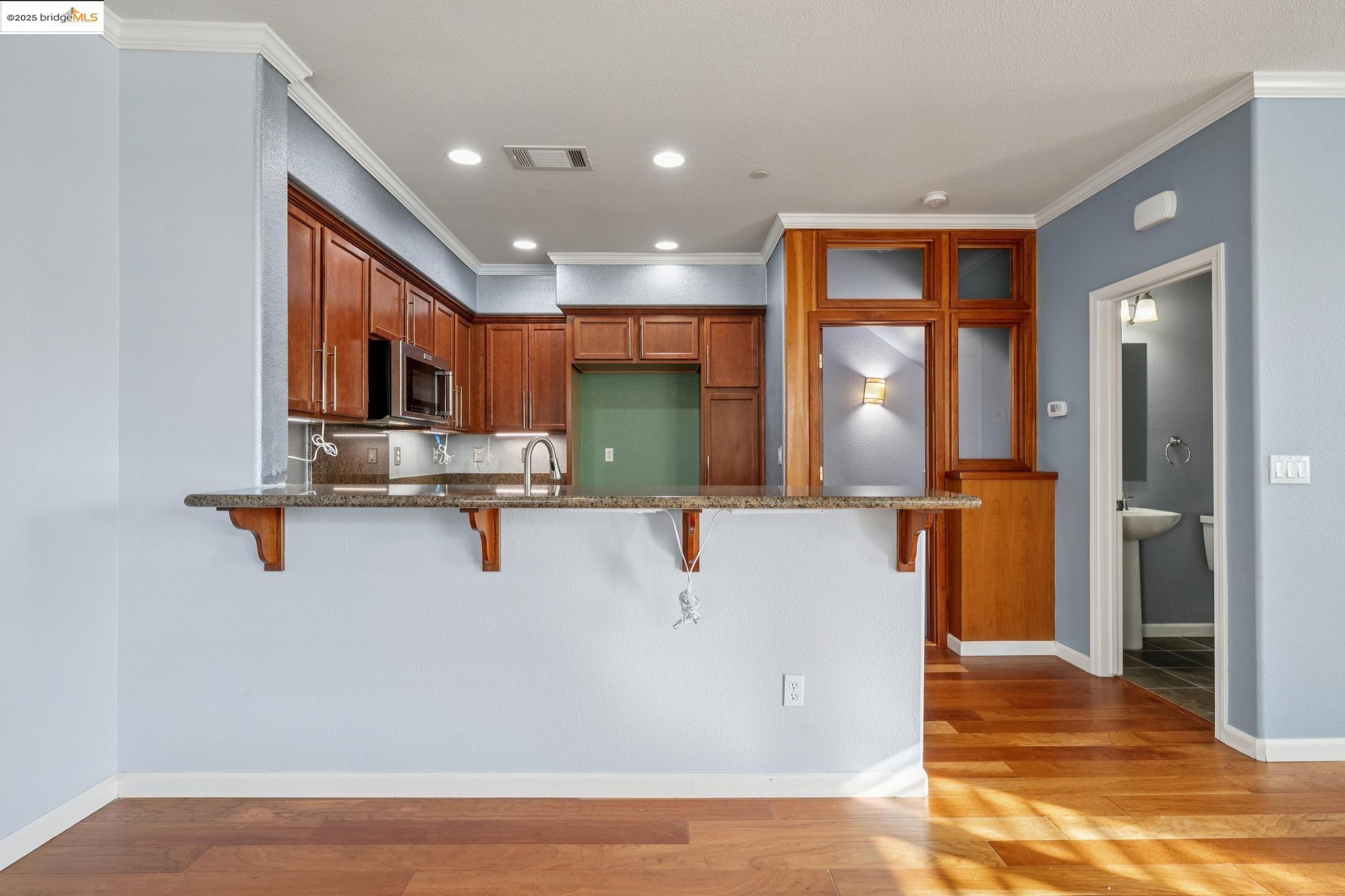 Detail Gallery Image 13 of 45 For 3401 Jetty Dr, Richmond,  CA 94804 - 2 Beds | 2/1 Baths