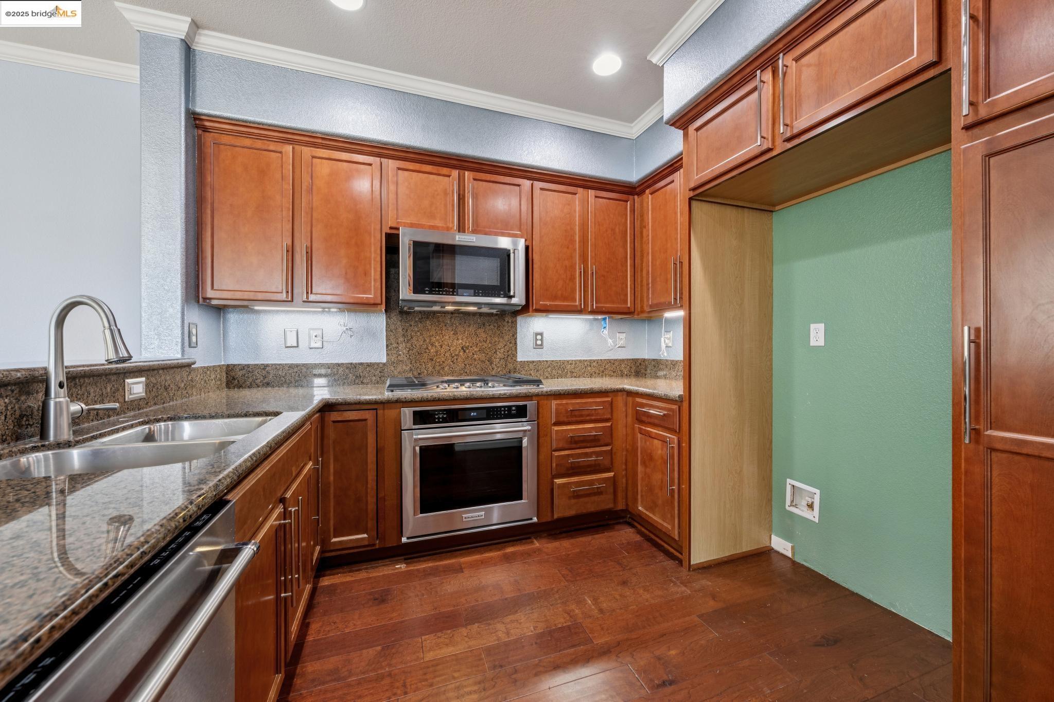 Detail Gallery Image 14 of 45 For 3401 Jetty Dr, Richmond,  CA 94804 - 2 Beds | 2/1 Baths