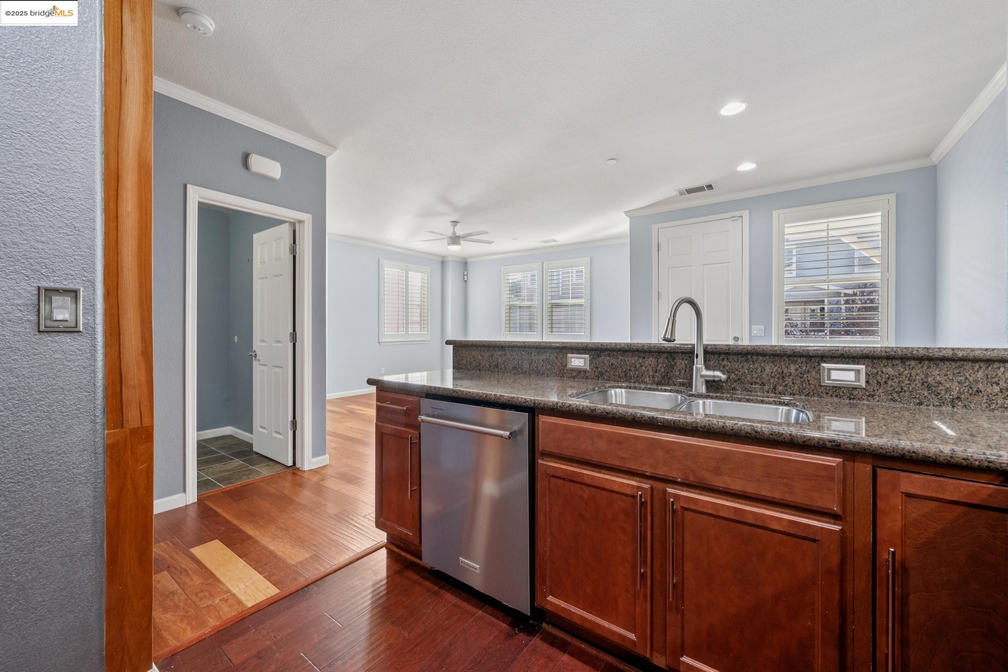 Detail Gallery Image 16 of 45 For 3401 Jetty Dr, Richmond,  CA 94804 - 2 Beds | 2/1 Baths