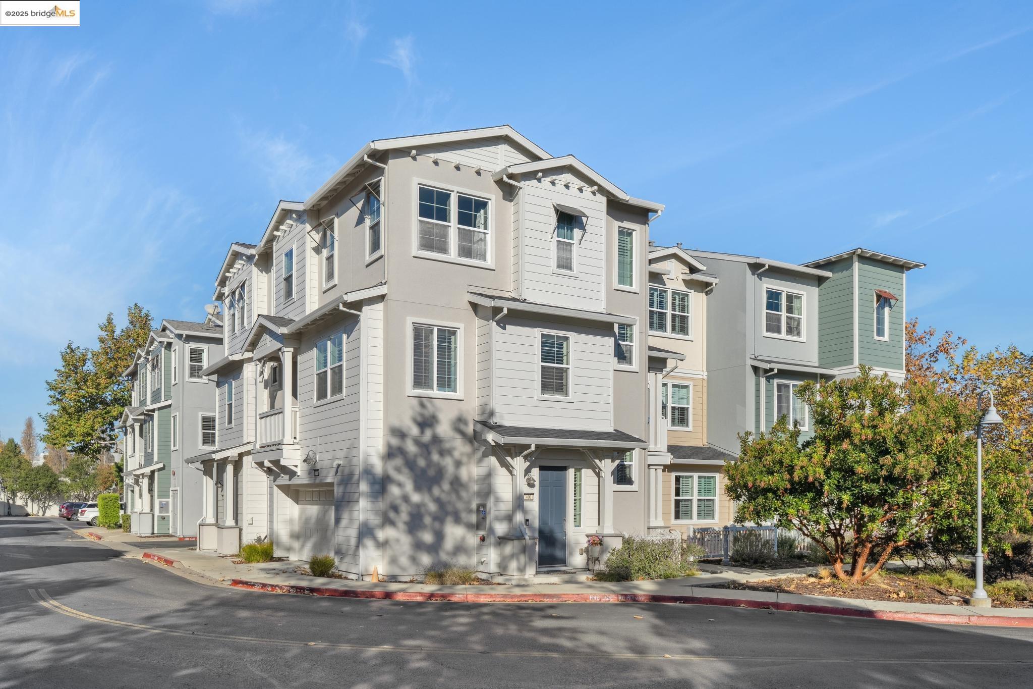 Detail Gallery Image 5 of 45 For 3401 Jetty Dr, Richmond,  CA 94804 - 2 Beds | 2/1 Baths