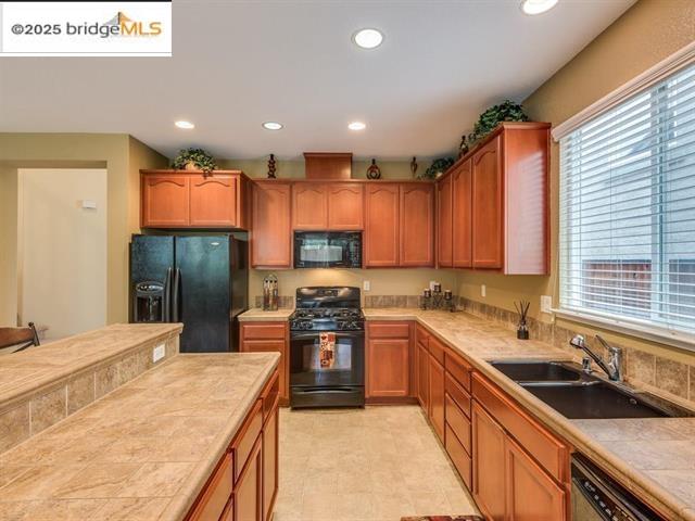 Detail Gallery Image 12 of 20 For 5348 Gold Creek Cir, Discovery Bay,  CA 94505 - 4 Beds | 3/1 Baths