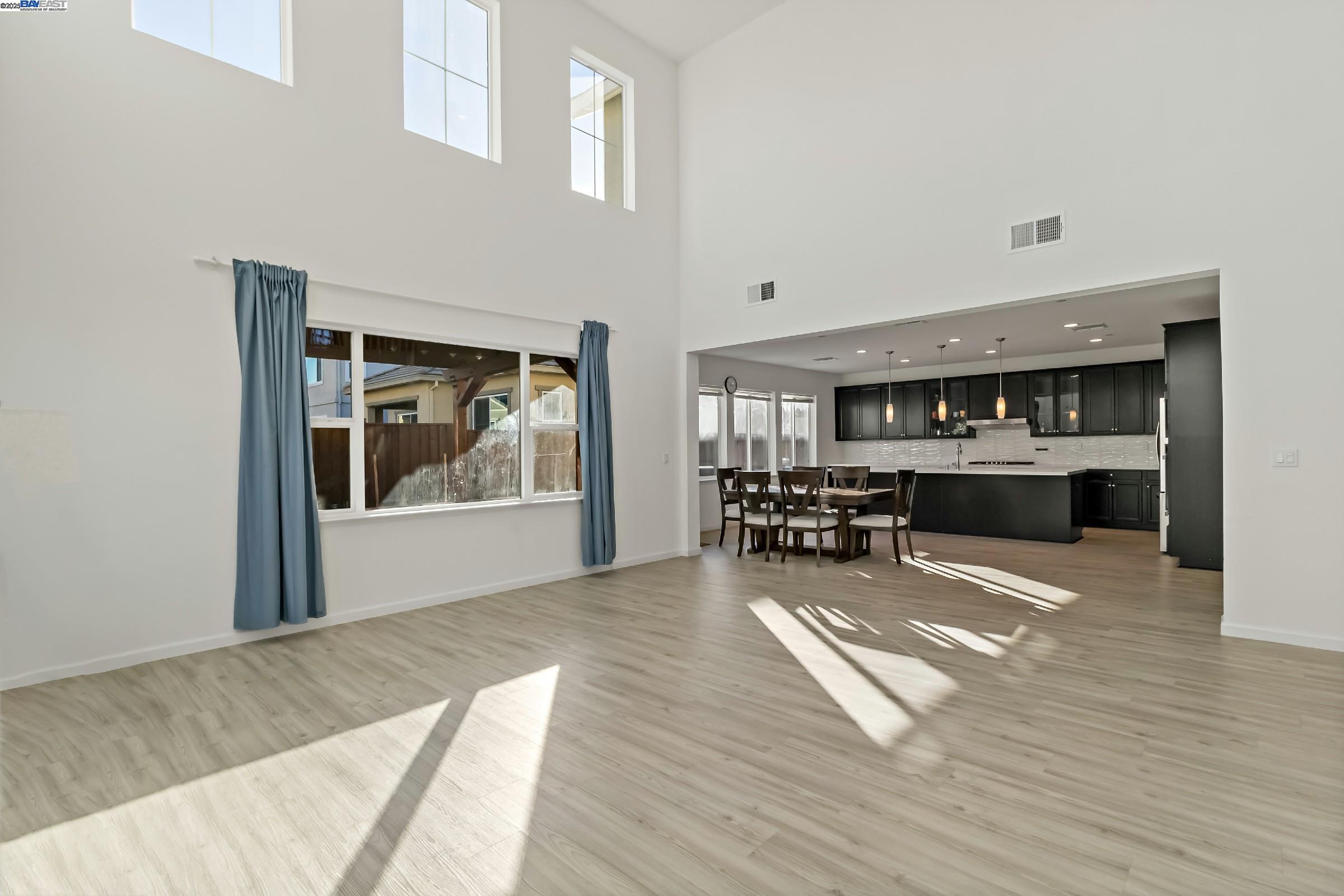 Detail Gallery Image 13 of 59 For 717 Delaney, Oakley,  CA 94561 - 5 Beds | 3/1 Baths