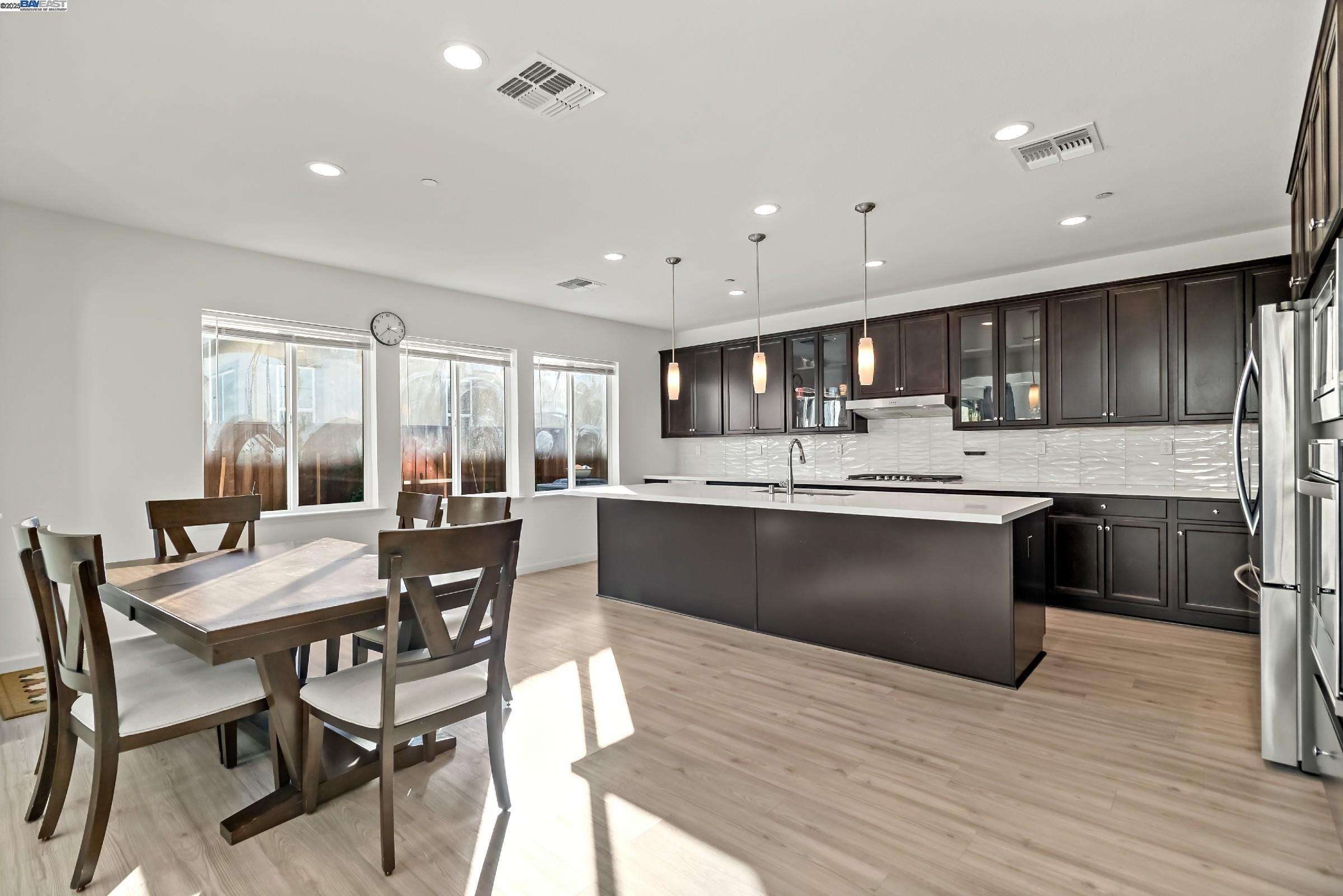 Detail Gallery Image 14 of 59 For 717 Delaney, Oakley,  CA 94561 - 5 Beds | 3/1 Baths