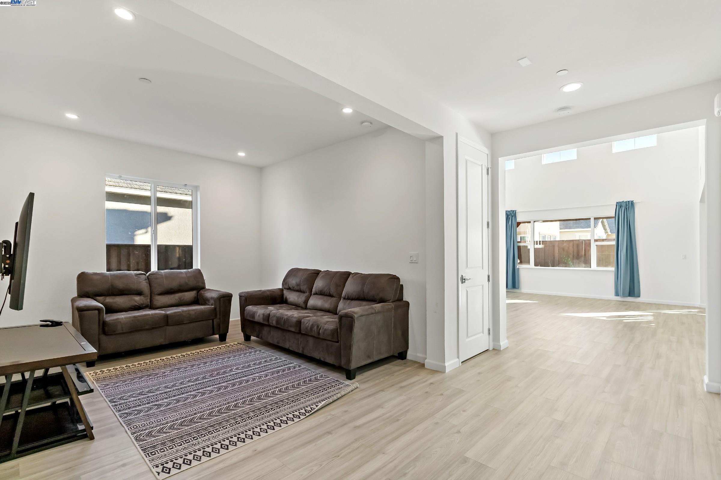 Detail Gallery Image 21 of 59 For 717 Delaney, Oakley,  CA 94561 - 5 Beds | 3/1 Baths