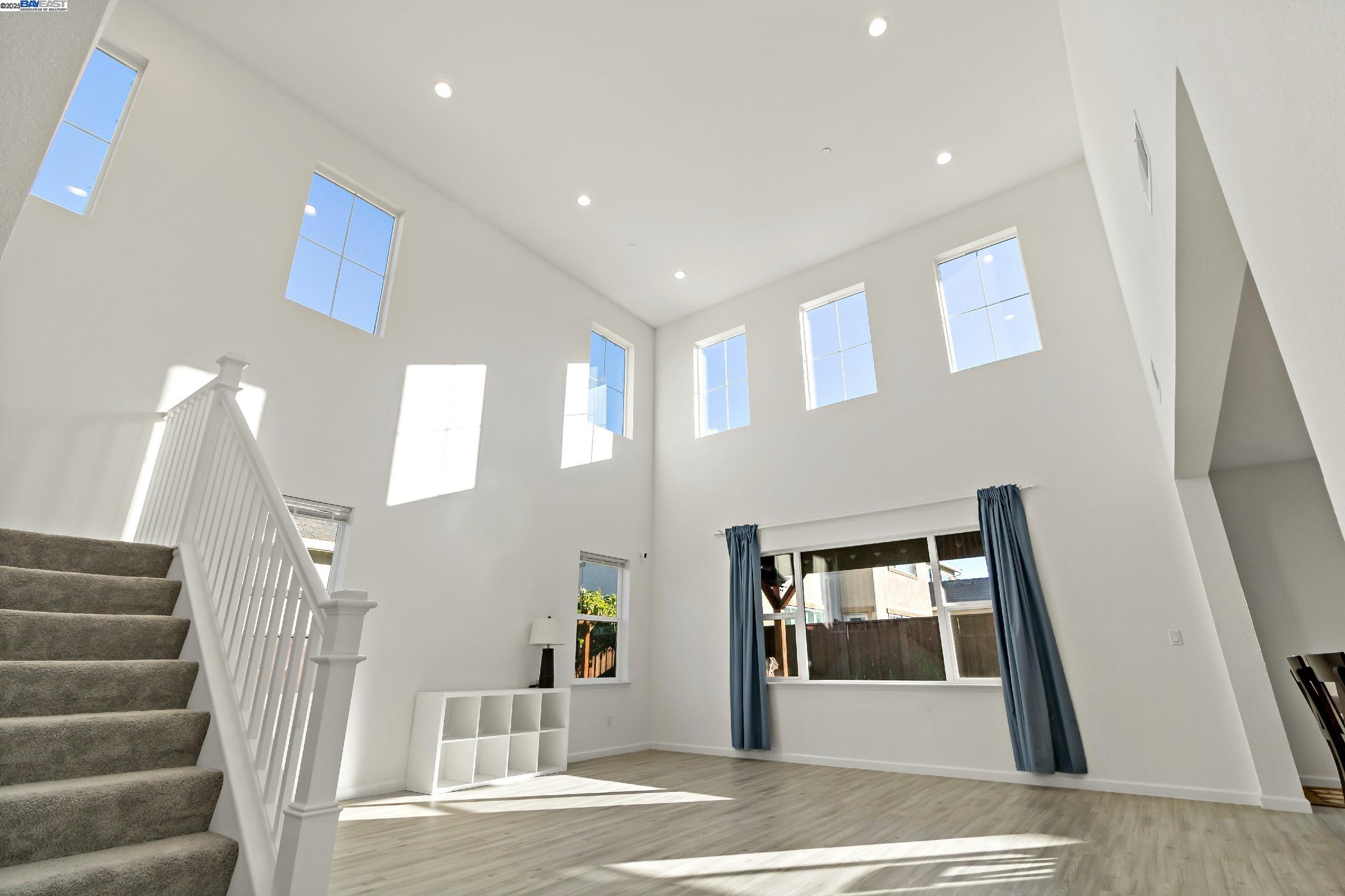 Detail Gallery Image 4 of 59 For 717 Delaney, Oakley,  CA 94561 - 5 Beds | 3/1 Baths