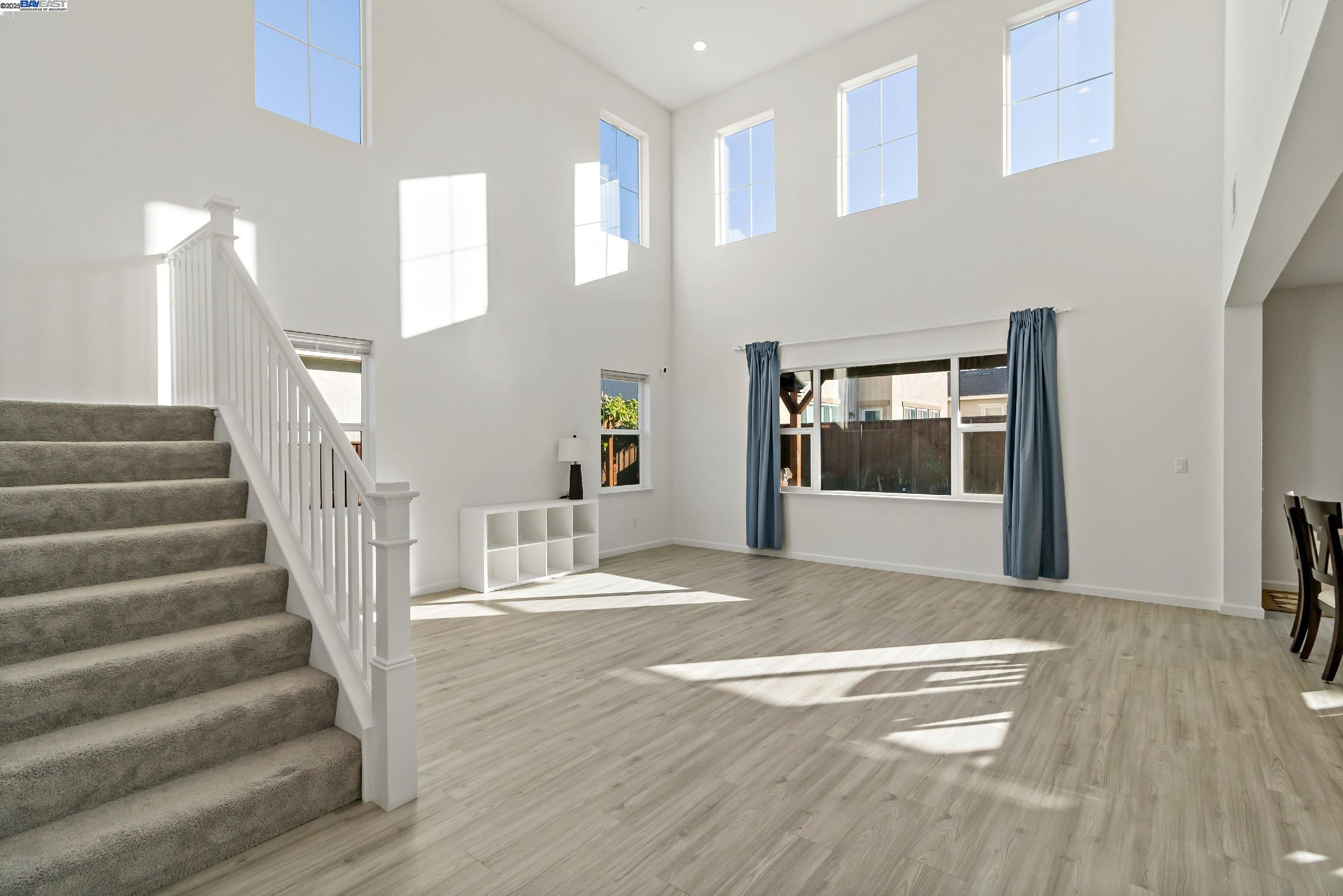 Detail Gallery Image 5 of 59 For 717 Delaney, Oakley,  CA 94561 - 5 Beds | 3/1 Baths