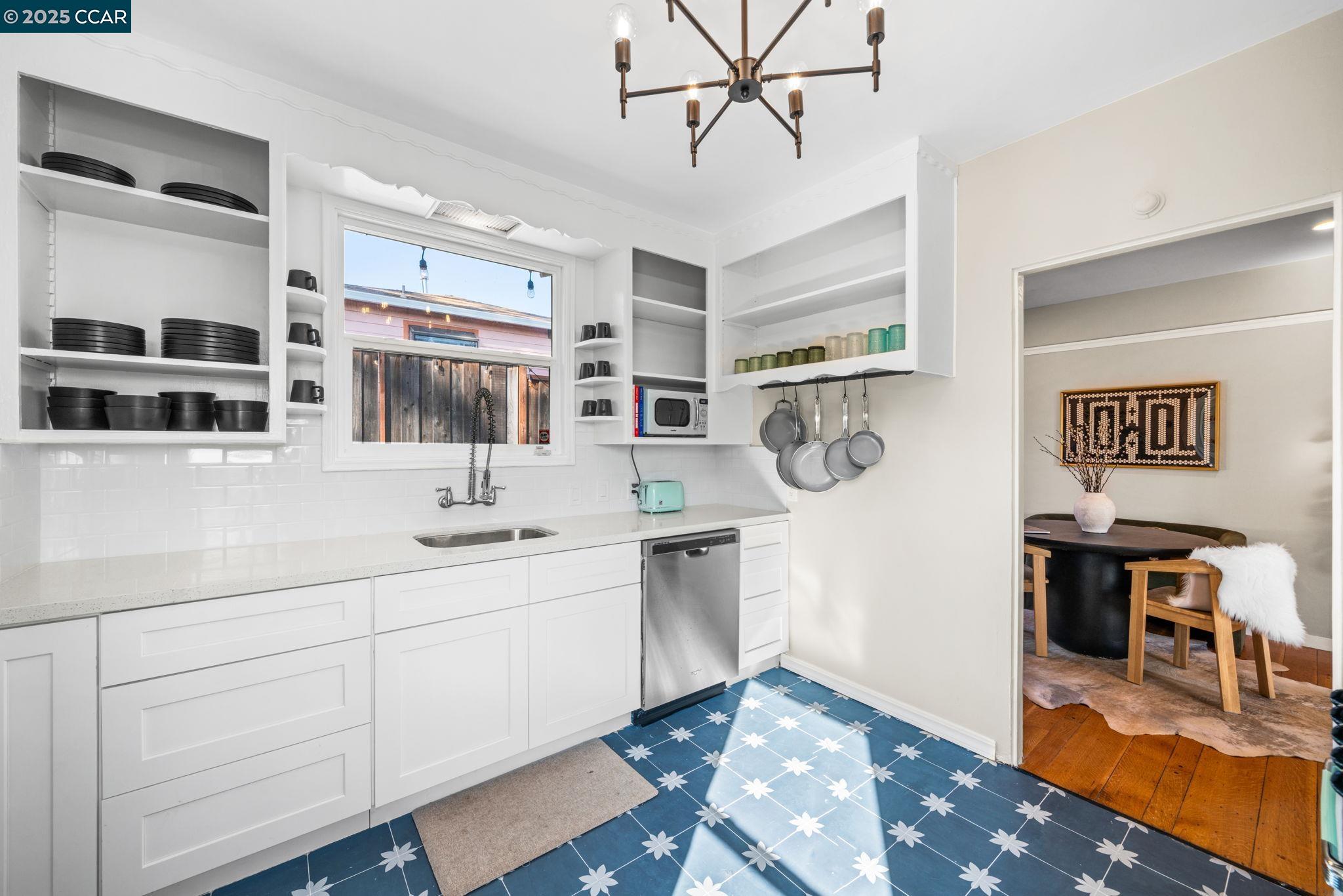 Detail Gallery Image 12 of 35 For 3649 Shone Ave, Oakland,  CA 94605 - 2 Beds | 2 Baths