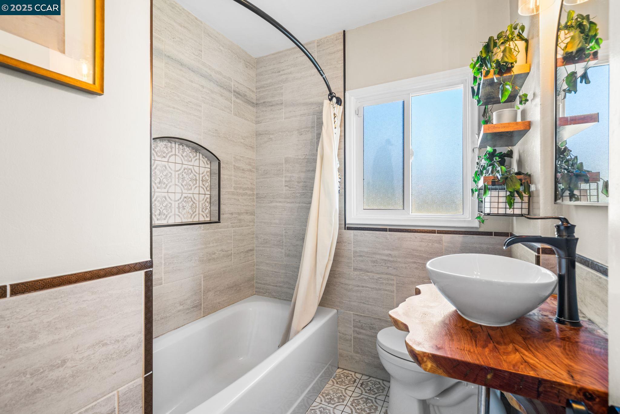 Detail Gallery Image 16 of 35 For 3649 Shone Ave, Oakland,  CA 94605 - 2 Beds | 2 Baths