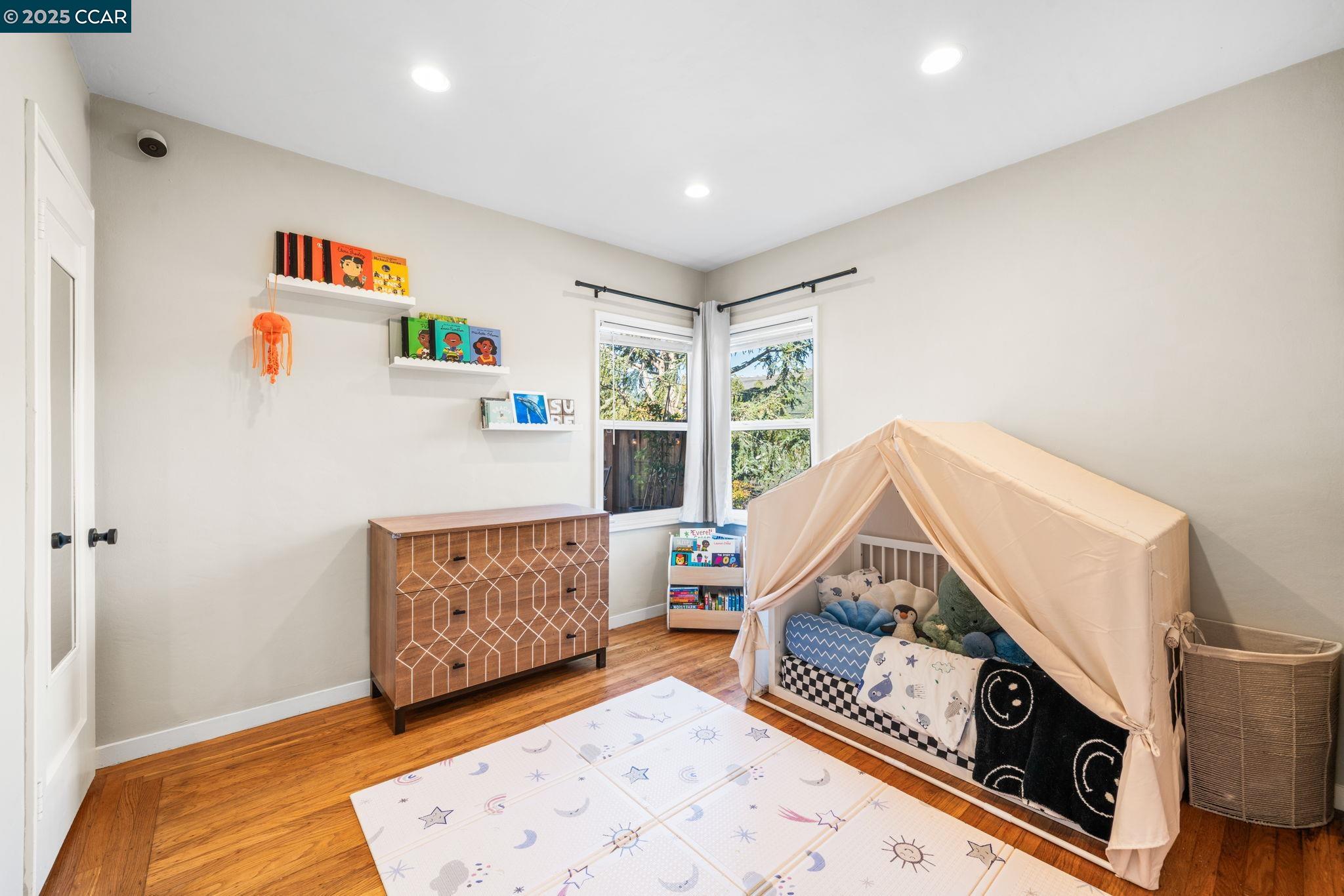 Detail Gallery Image 17 of 35 For 3649 Shone Ave, Oakland,  CA 94605 - 2 Beds | 2 Baths