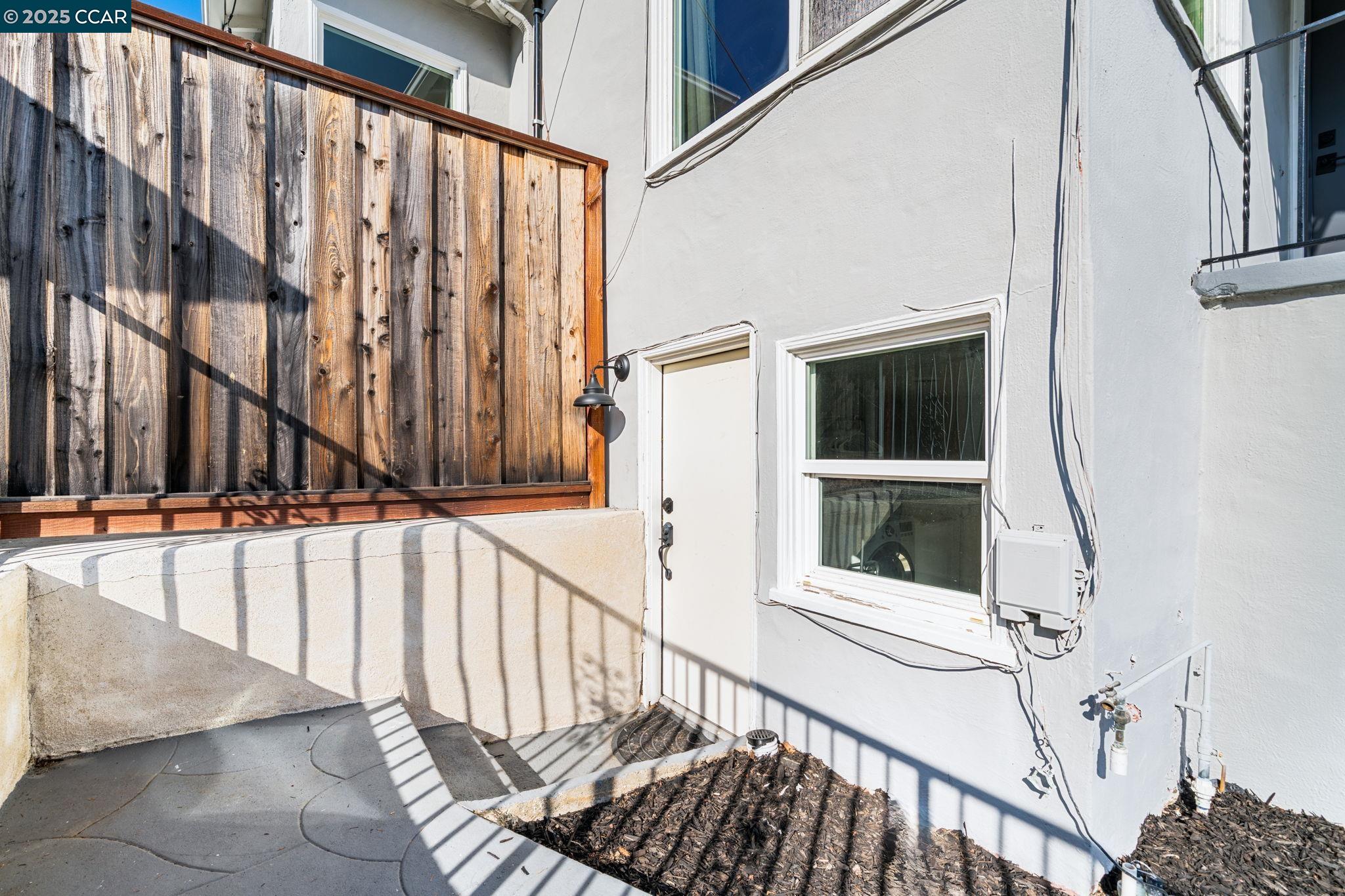 Detail Gallery Image 18 of 35 For 3649 Shone Ave, Oakland,  CA 94605 - 2 Beds | 2 Baths