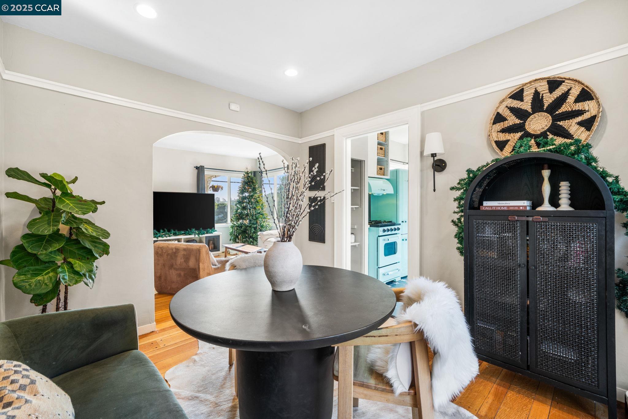 Detail Gallery Image 10 of 35 For 3649 Shone Ave, Oakland,  CA 94605 - 2 Beds | 2 Baths