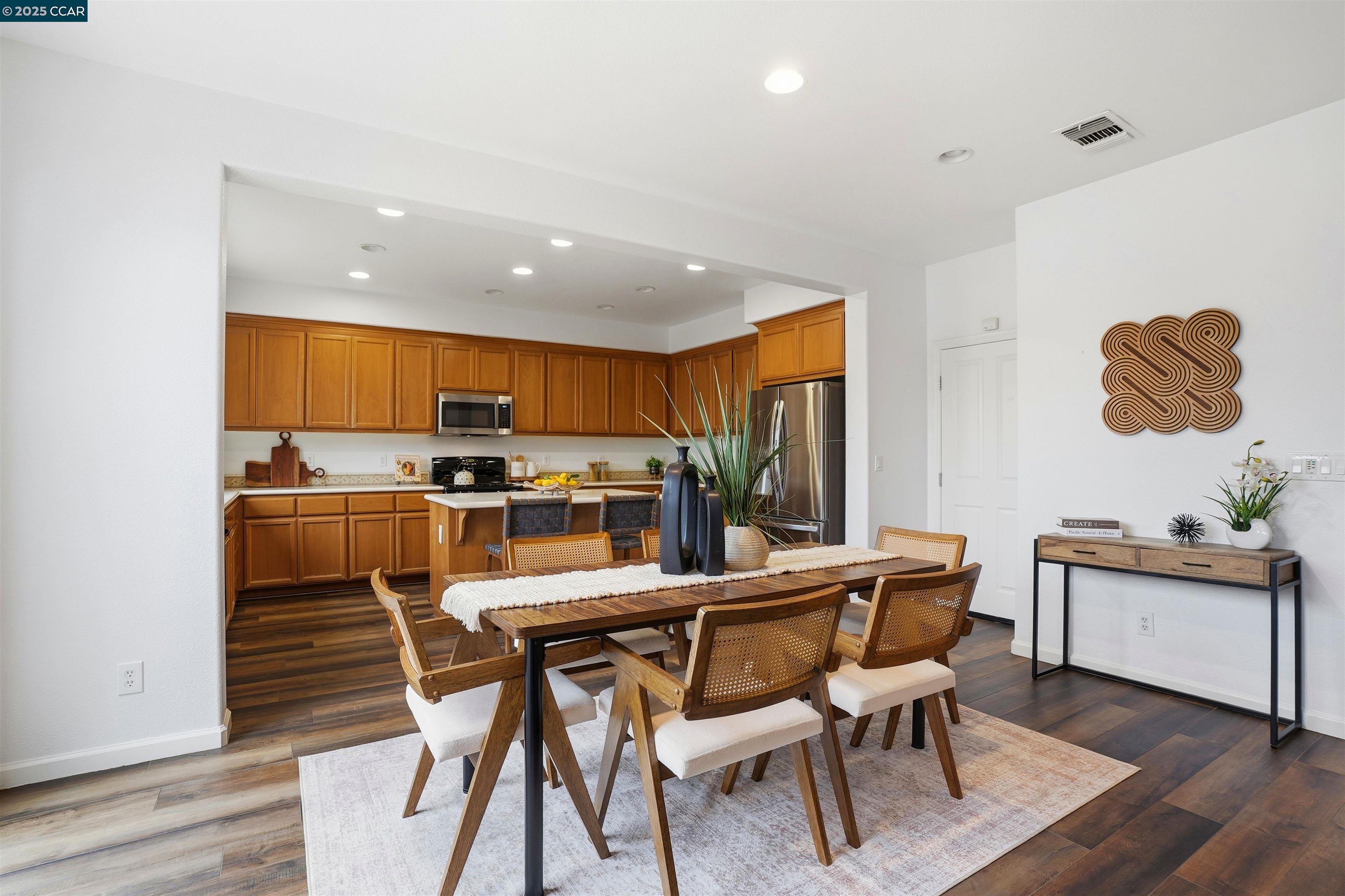 Detail Gallery Image 9 of 31 For 1312 Tapestry, Concord,  CA 94620 - 4 Beds | 2/1 Baths