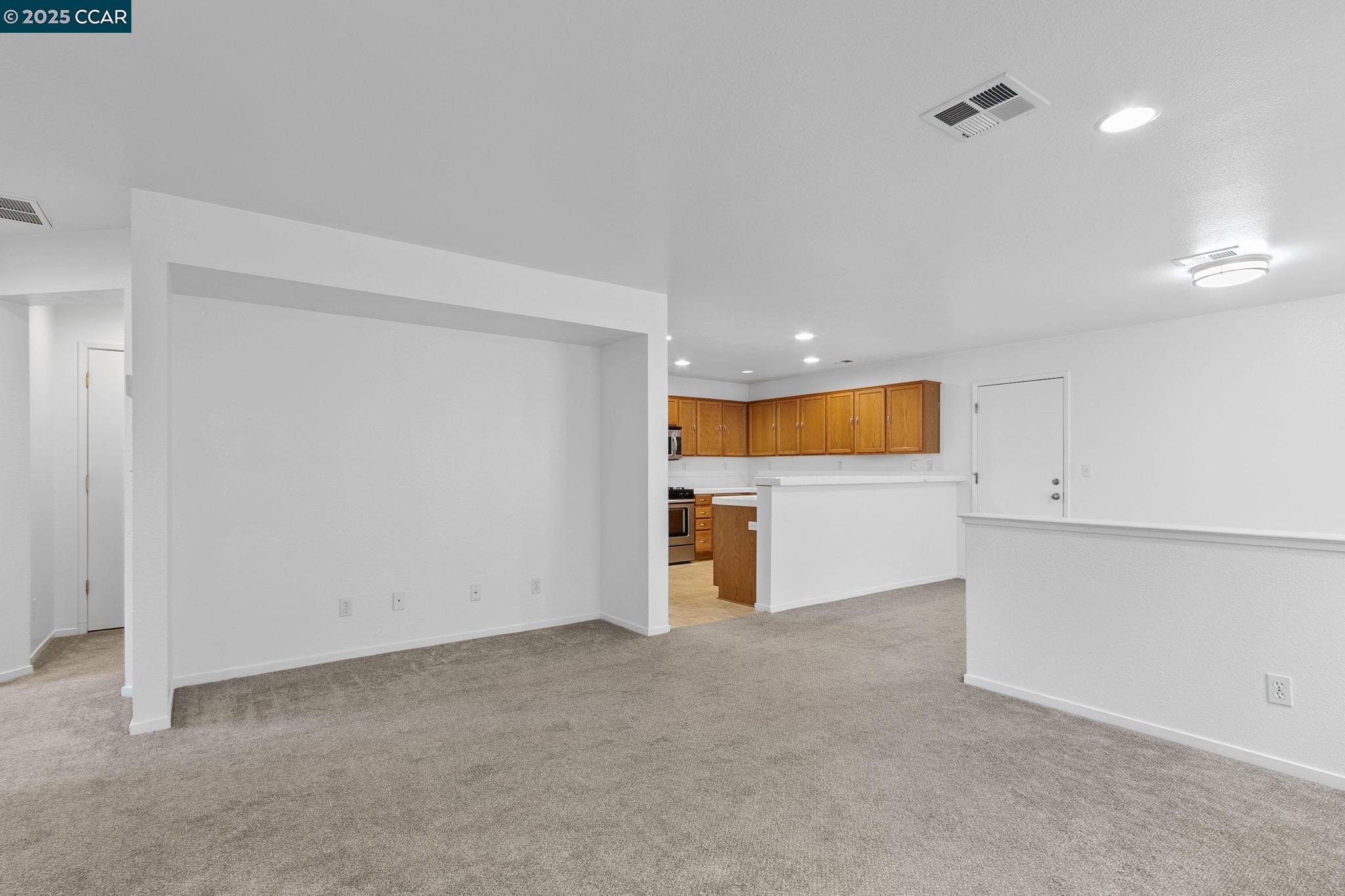 Detail Gallery Image 5 of 30 For 3200 Puffin Cir, Fairfield,  CA 94533 - 4 Beds | 2/1 Baths