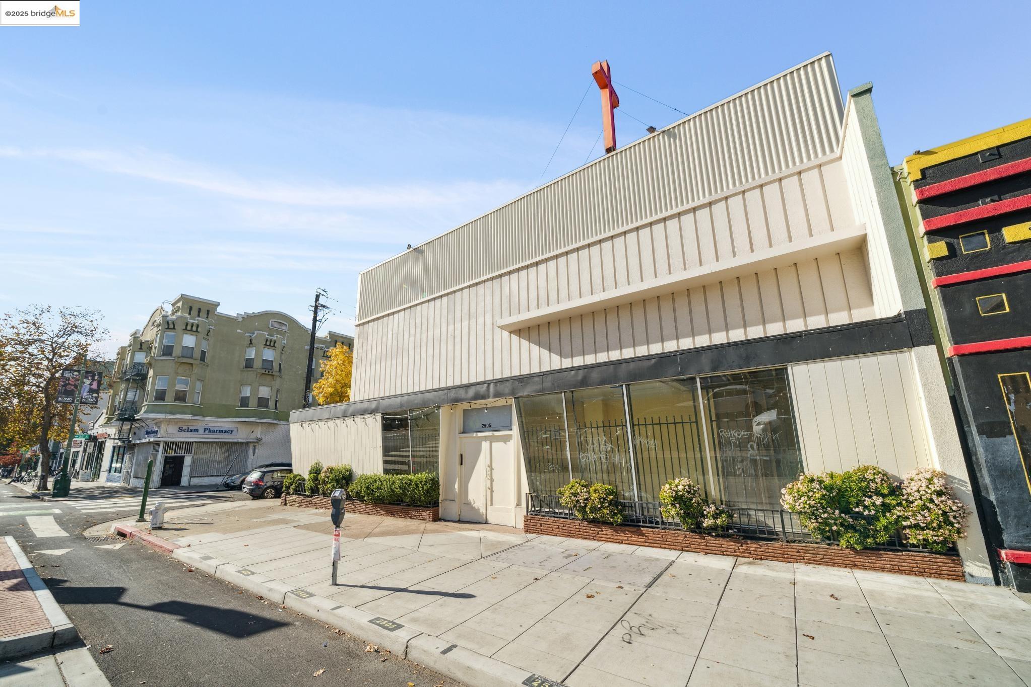 Detail Gallery Image 12 of 60 For 2505 Telegraph Ave, Oakland,  CA 94612 - – Beds | – Baths