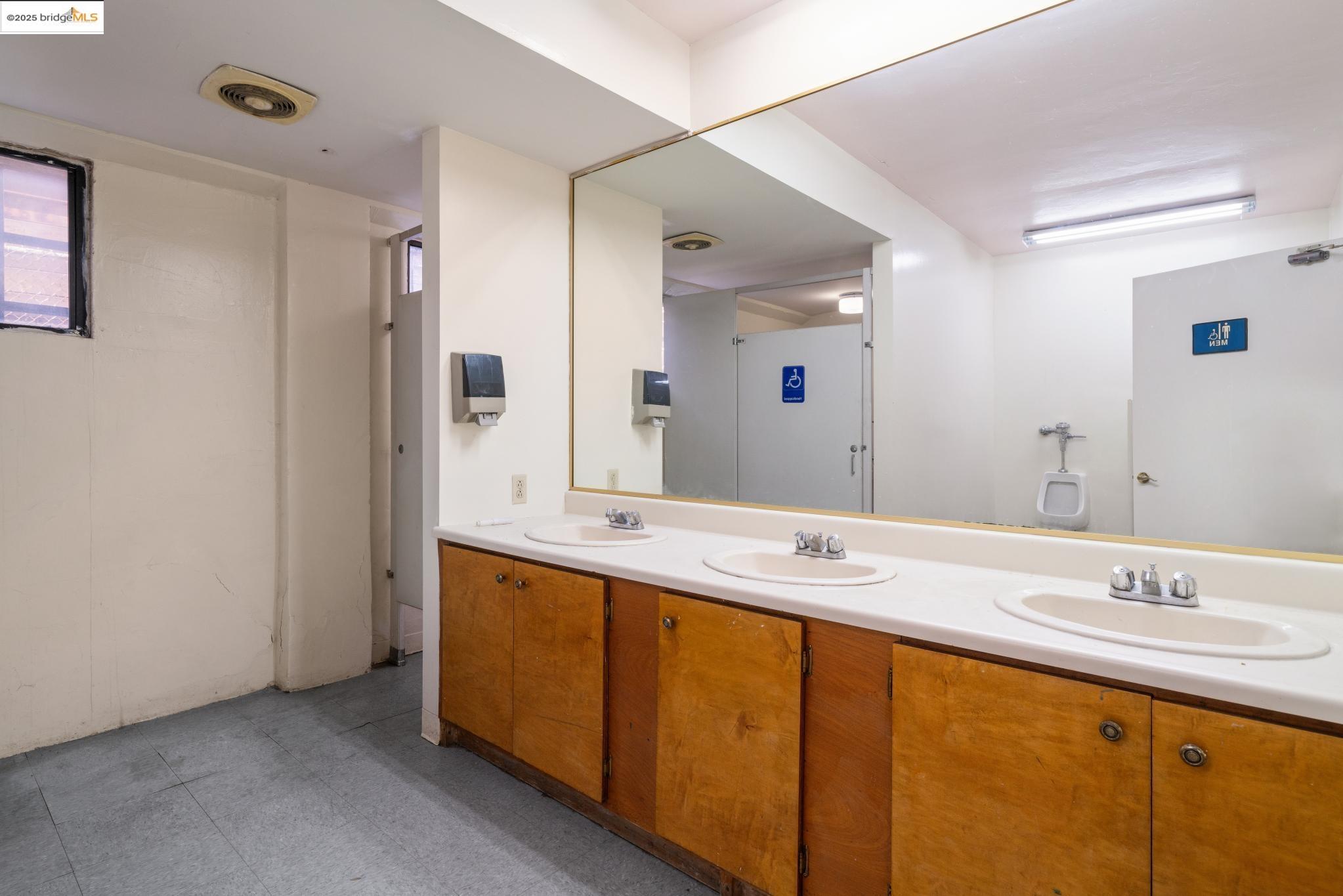 Detail Gallery Image 29 of 60 For 2505 Telegraph Ave, Oakland,  CA 94612 - – Beds | – Baths