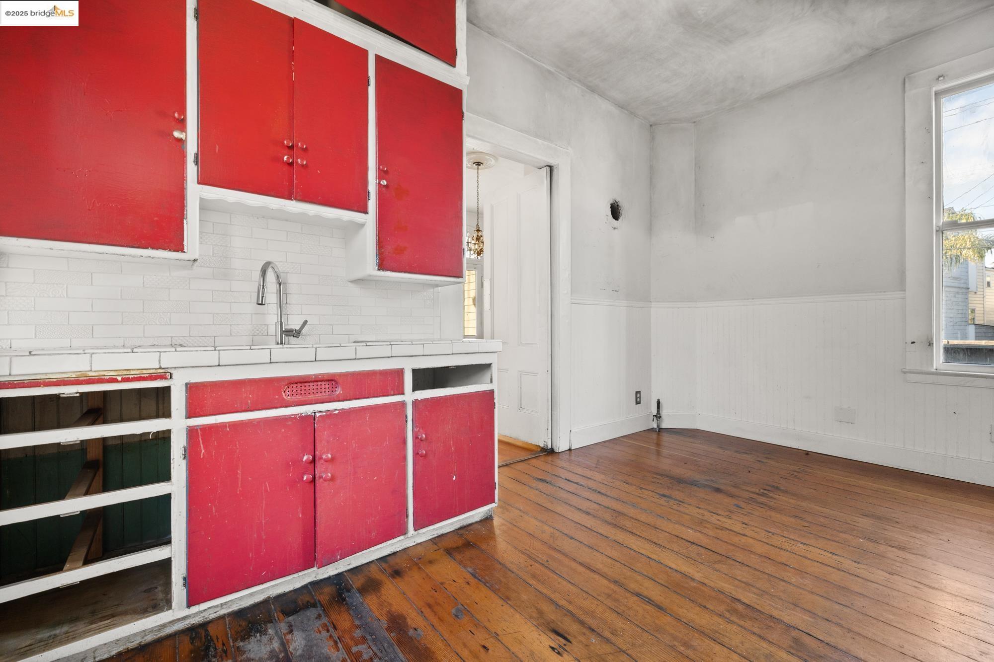 Detail Gallery Image 12 of 52 For 1746 8th St, Oakland,  CA 94607 - 3 Beds | 1/1 Baths