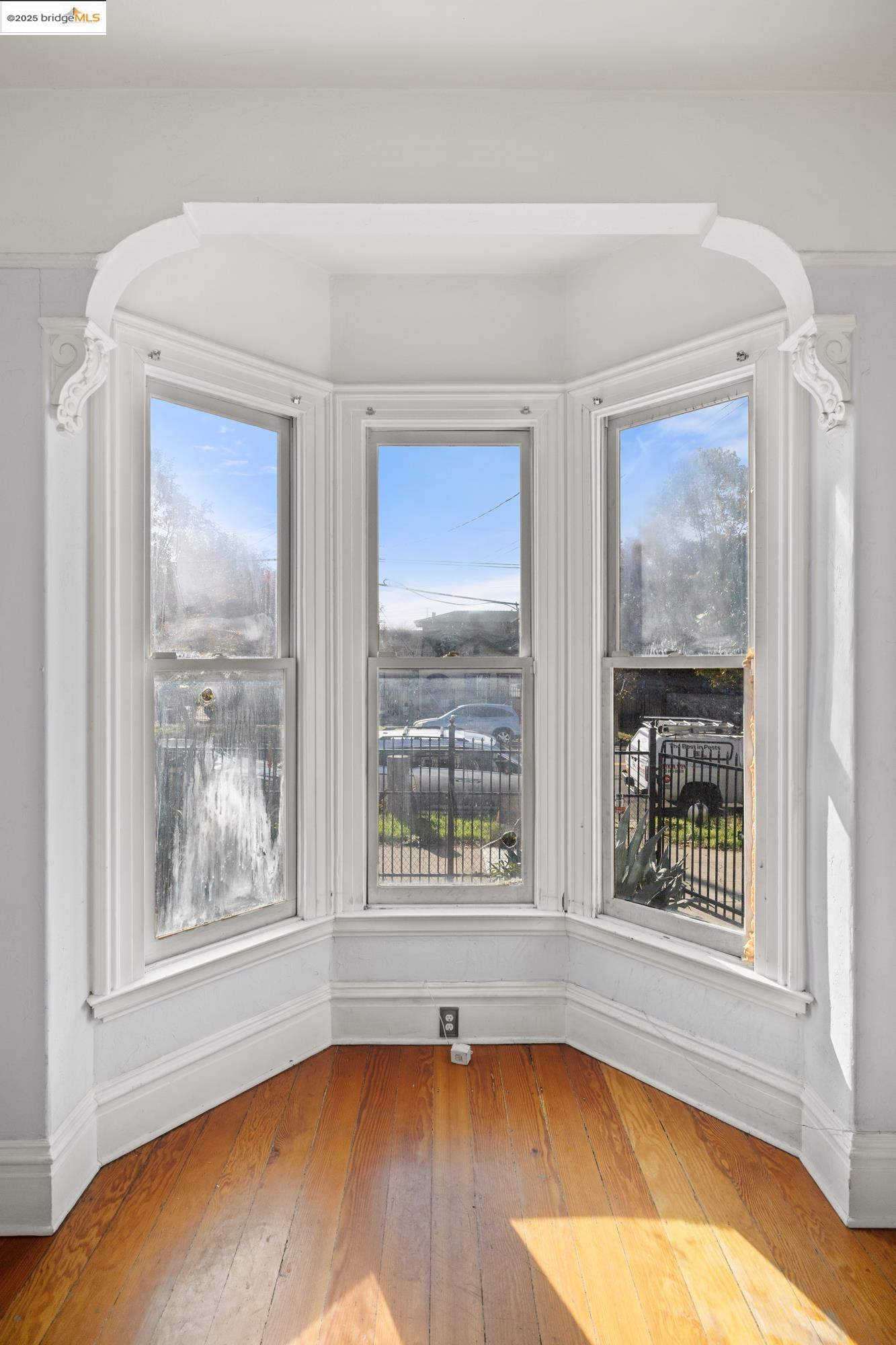 Detail Gallery Image 5 of 52 For 1746 8th St, Oakland,  CA 94607 - 3 Beds | 1/1 Baths