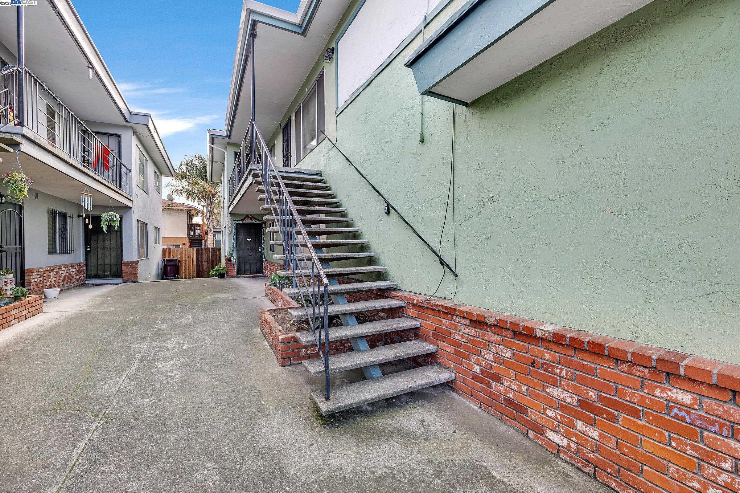 Detail Gallery Image 4 of 31 For 3328 66th Ave, Oakland,  CA 94605 - – Beds | – Baths