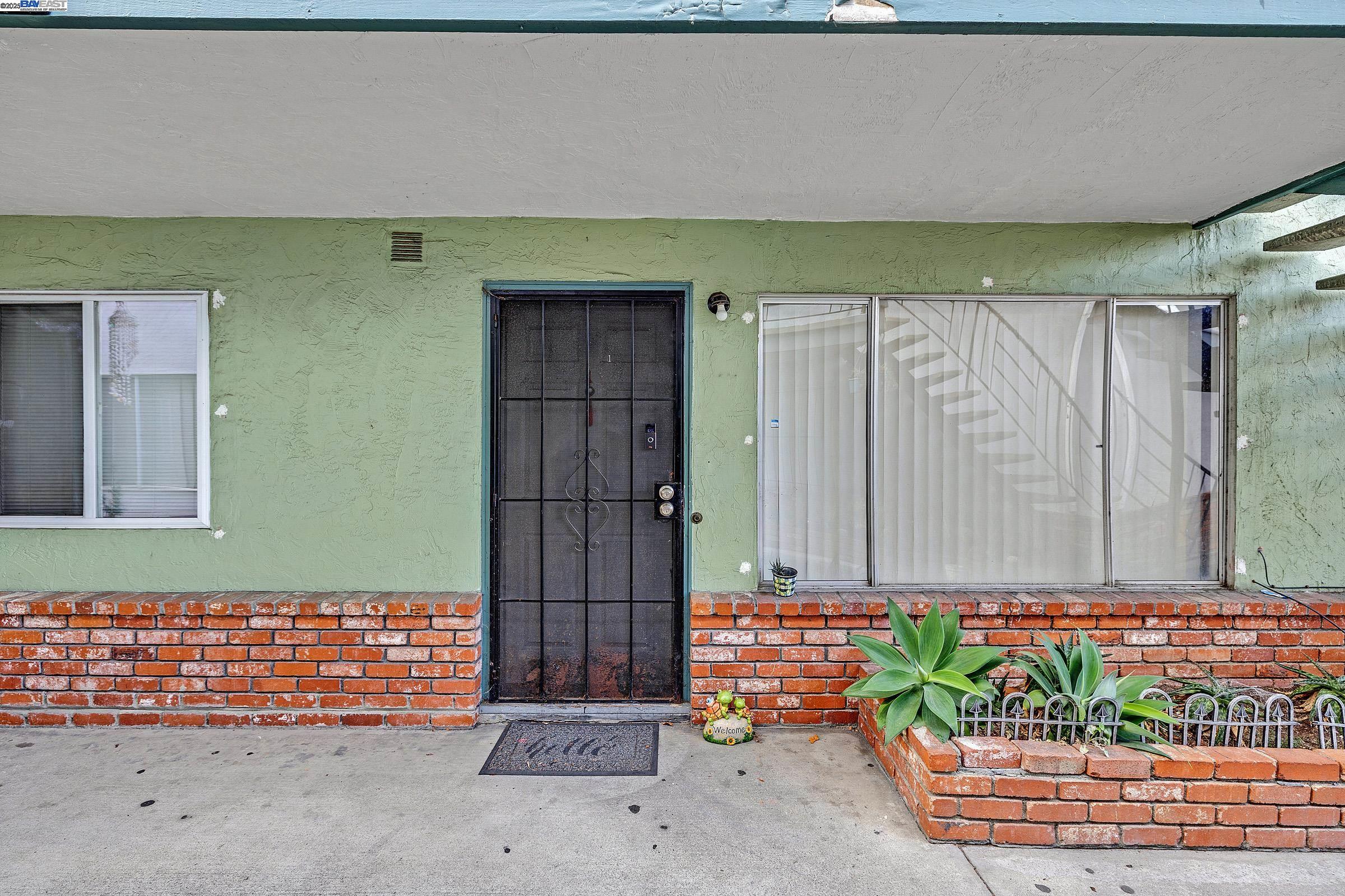 Detail Gallery Image 6 of 31 For 3328 66th Ave, Oakland,  CA 94605 - – Beds | – Baths