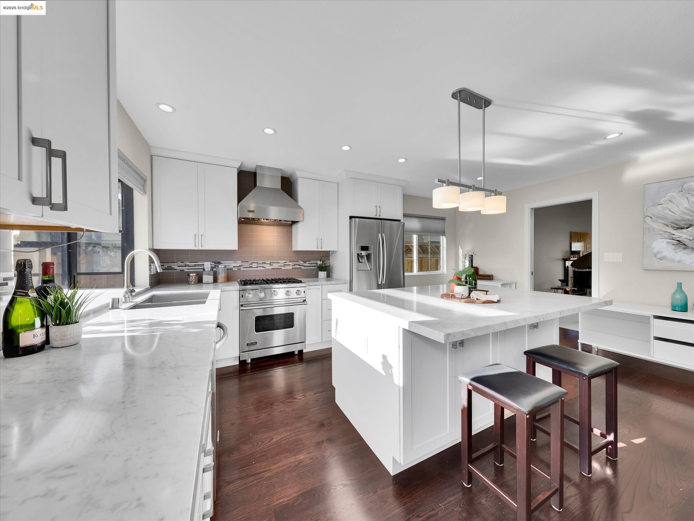 Detail Gallery Image 11 of 36 For 224 Woodbridge Cir, San Mateo,  CA 94403 - 3 Beds | 2 Baths