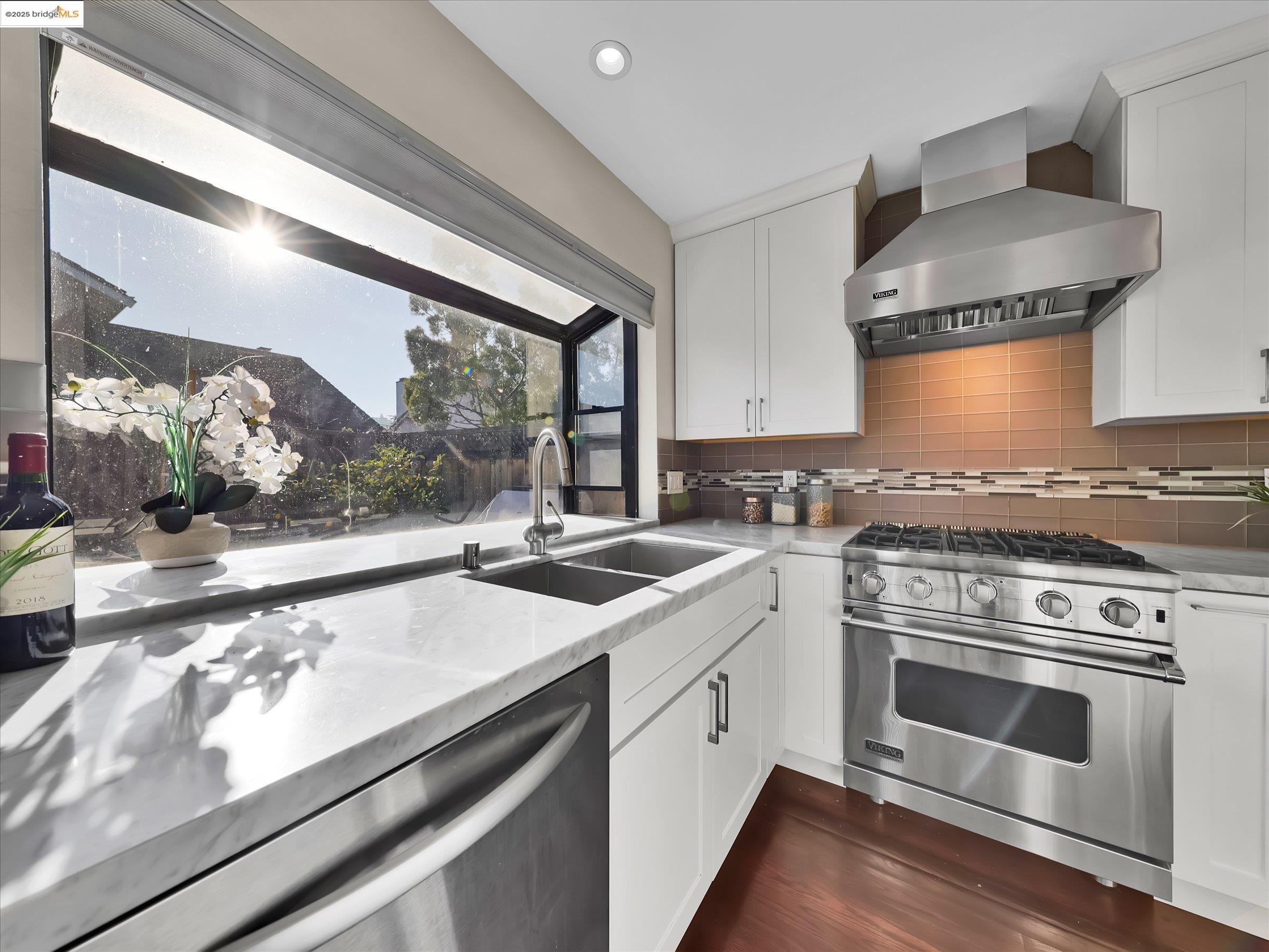 Detail Gallery Image 12 of 36 For 224 Woodbridge Cir, San Mateo,  CA 94403 - 3 Beds | 2 Baths