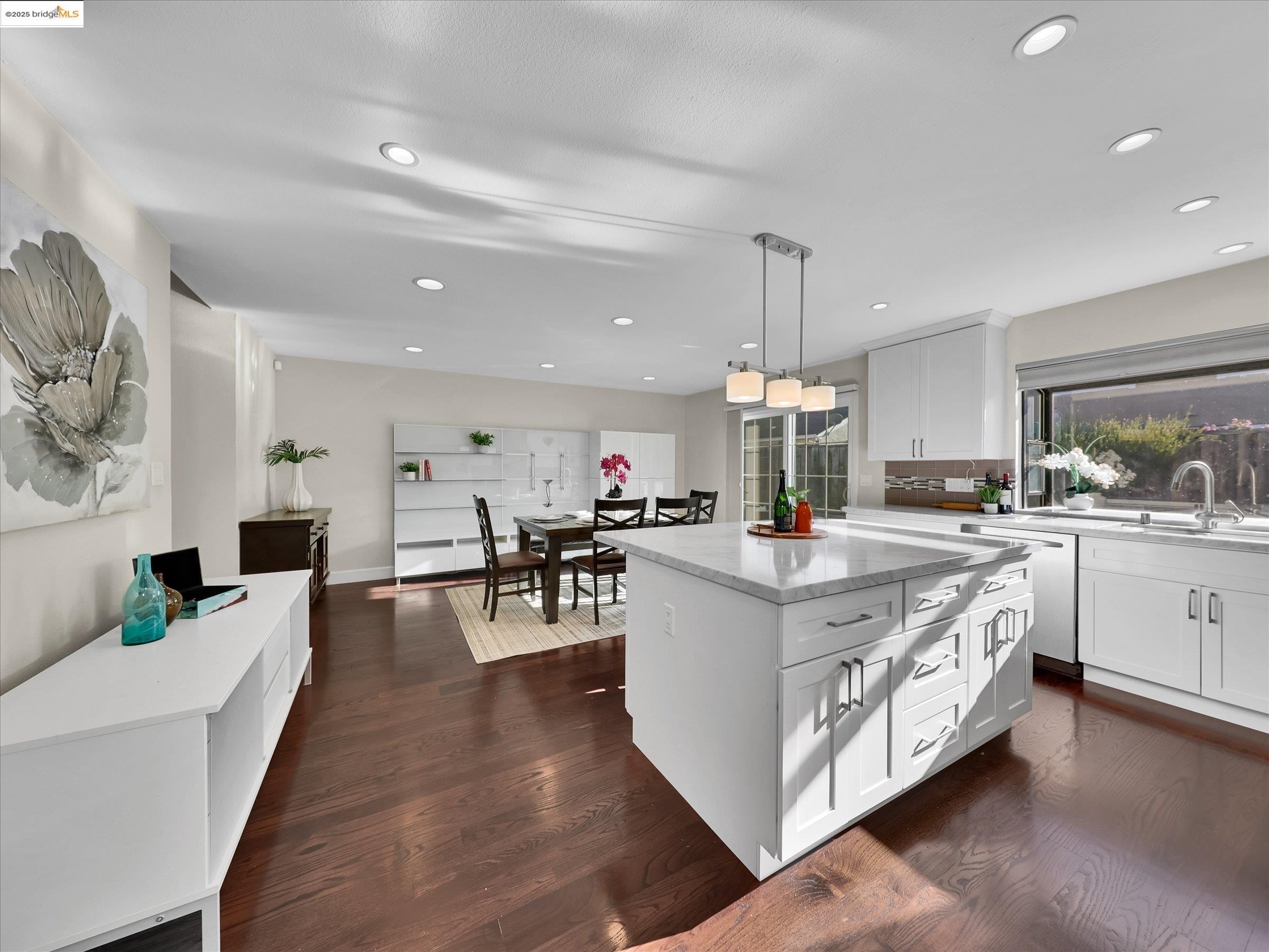 Detail Gallery Image 15 of 36 For 224 Woodbridge Cir, San Mateo,  CA 94403 - 3 Beds | 2 Baths