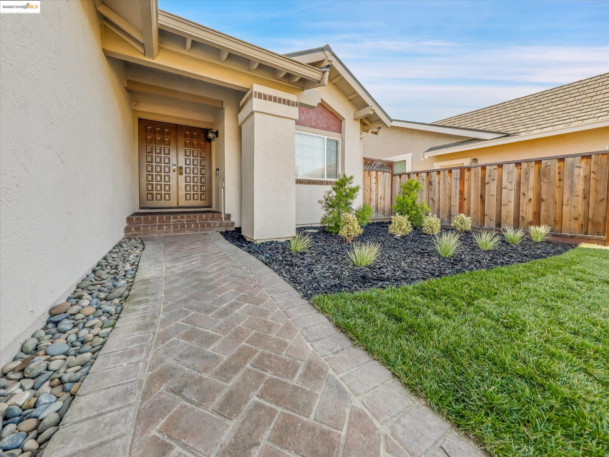 Detail Gallery Image 3 of 36 For 224 Woodbridge Cir, San Mateo,  CA 94403 - 3 Beds | 2 Baths