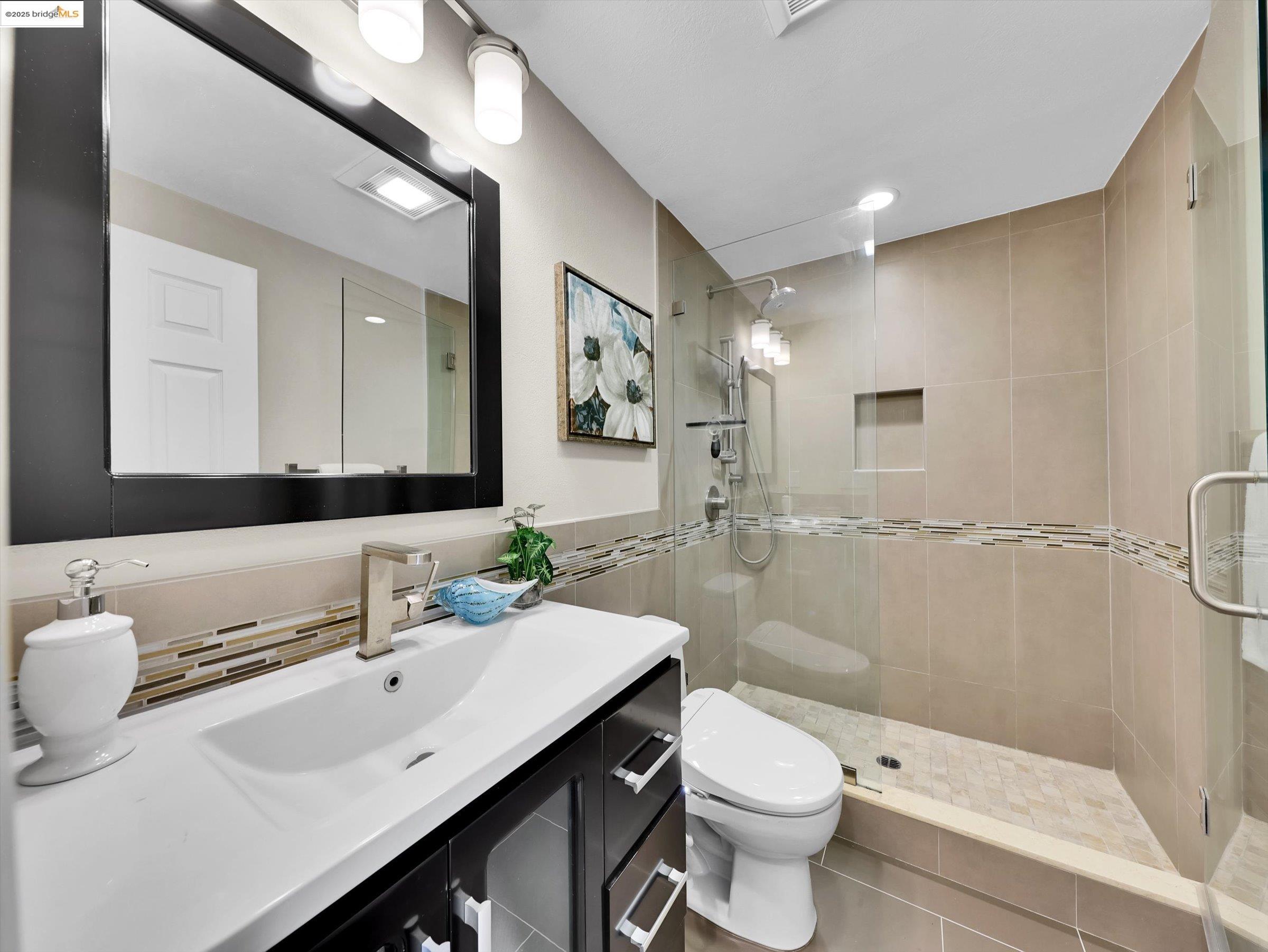 Detail Gallery Image 27 of 36 For 224 Woodbridge Cir, San Mateo,  CA 94403 - 3 Beds | 2 Baths