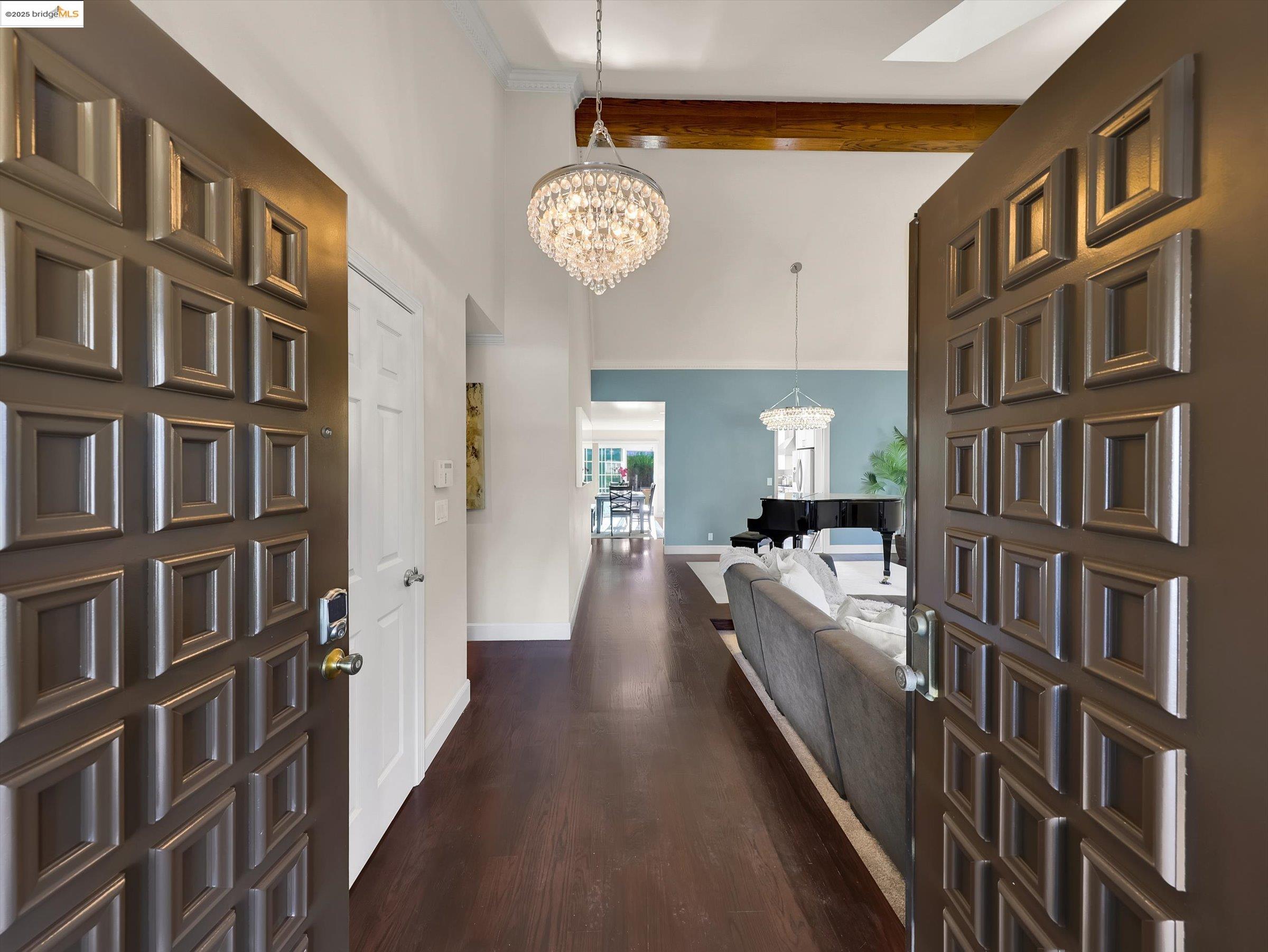 Detail Gallery Image 4 of 36 For 224 Woodbridge Cir, San Mateo,  CA 94403 - 3 Beds | 2 Baths