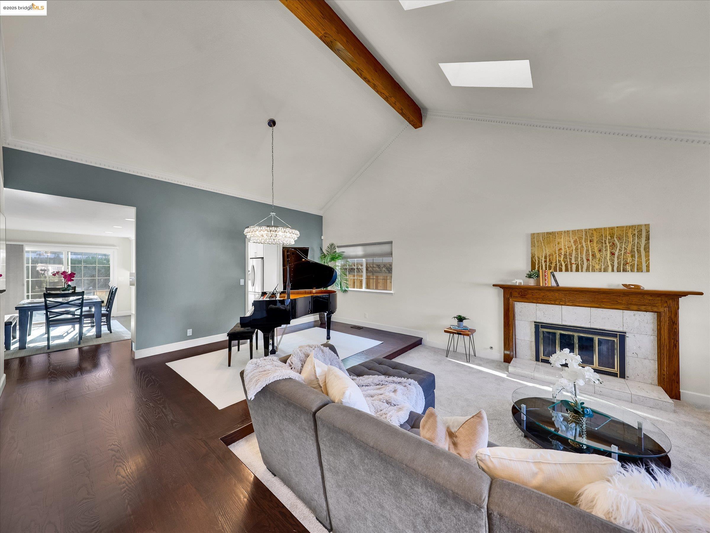 Detail Gallery Image 5 of 36 For 224 Woodbridge Cir, San Mateo,  CA 94403 - 3 Beds | 2 Baths