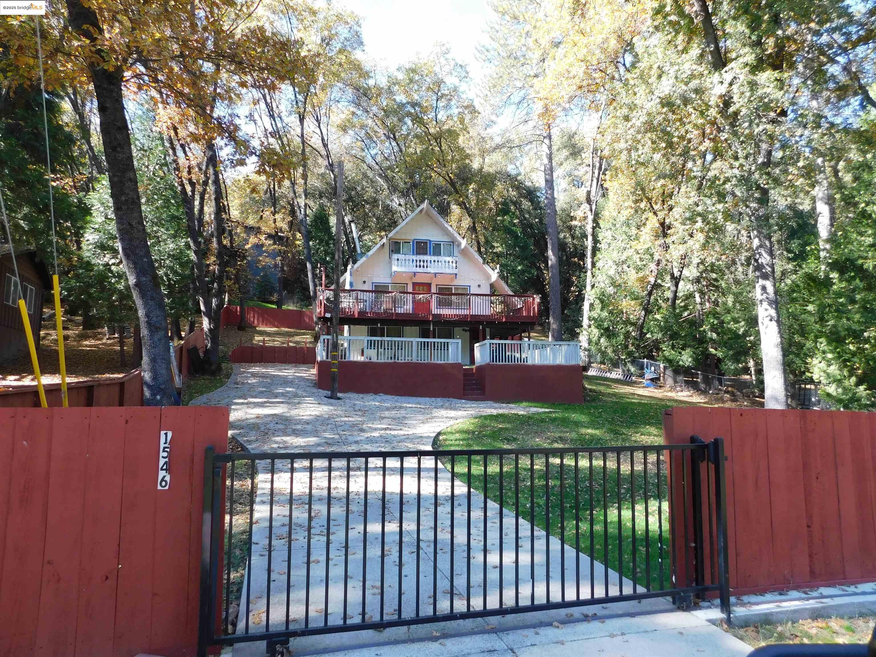 Detail Gallery Image 2 of 30 For 21546 Crystal Falls Dr., Sonora,  CA 95370-9160 - 3 Beds | 1/1 Baths