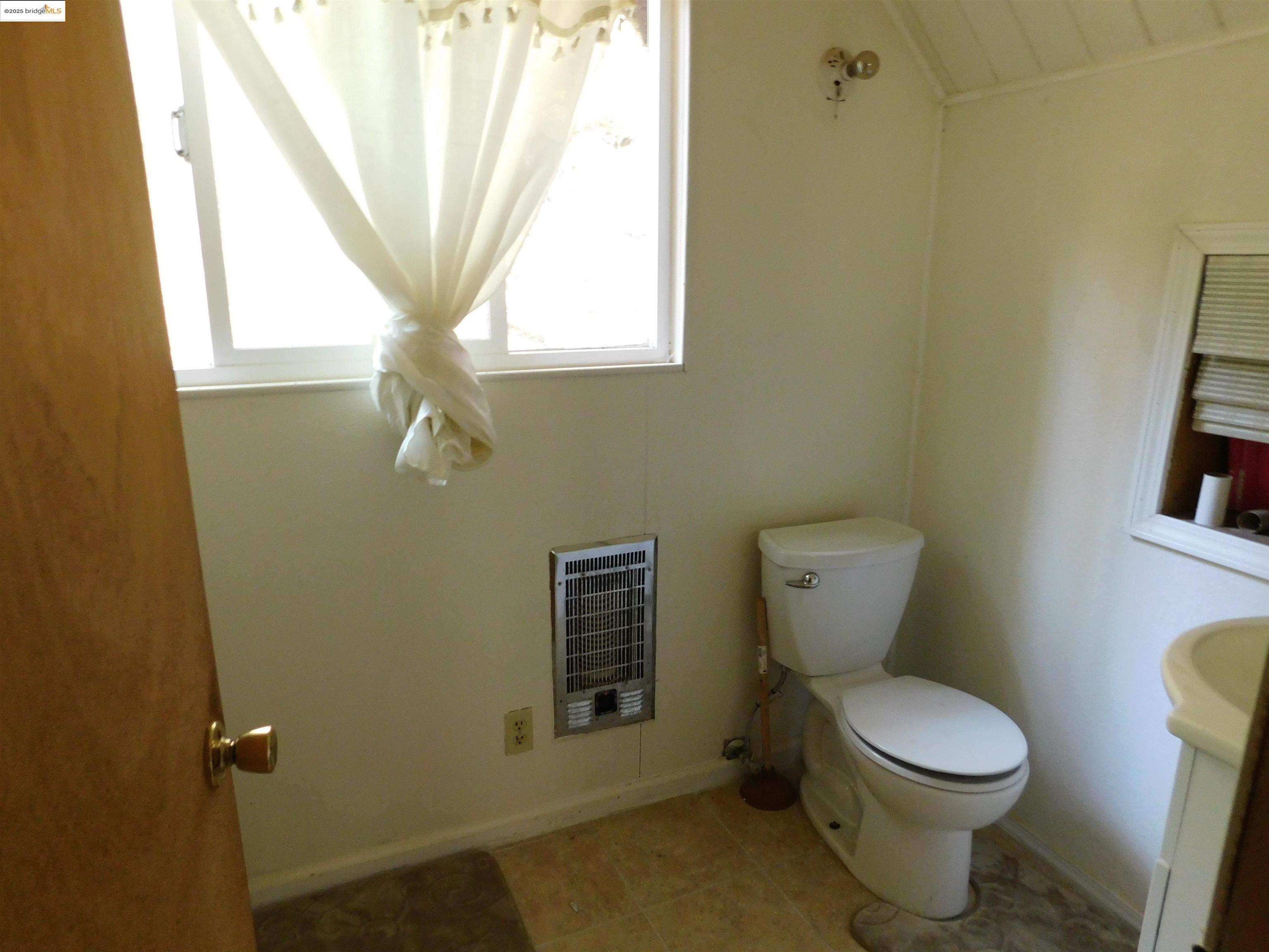 Detail Gallery Image 13 of 30 For 21546 Crystal Falls Dr., Sonora,  CA 95370-9160 - 3 Beds | 1/1 Baths
