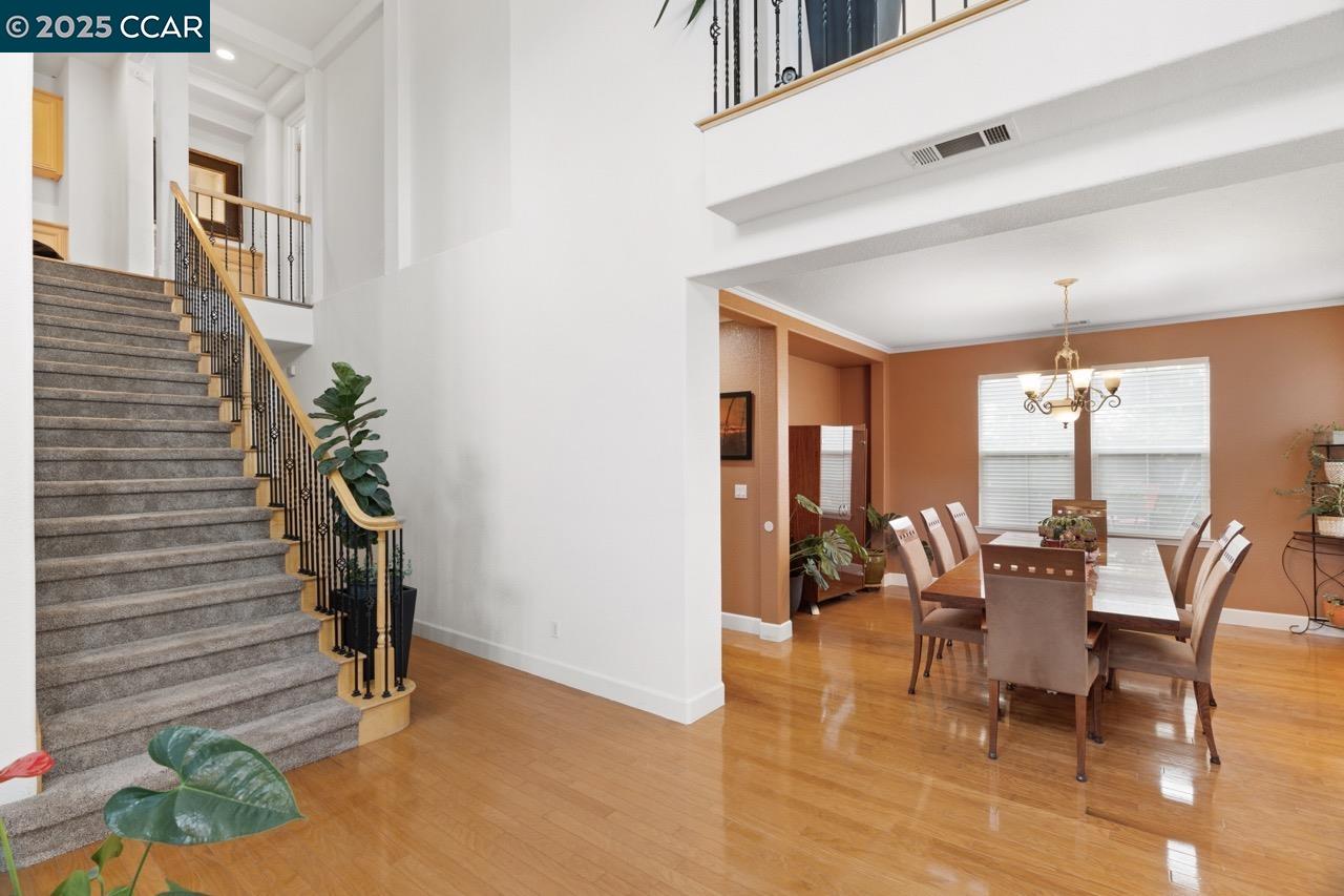 Detail Gallery Image 11 of 60 For 995 Rosehedge Ct, Concord,  CA 94521 - 5 Beds | 3/1 Baths