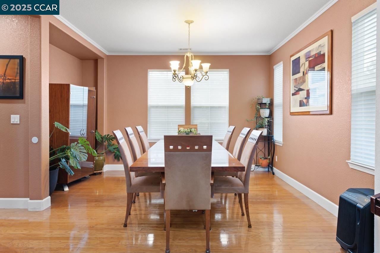 Detail Gallery Image 12 of 60 For 995 Rosehedge Ct, Concord,  CA 94521 - 5 Beds | 3/1 Baths