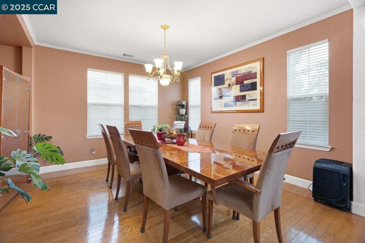 Detail Gallery Image 13 of 60 For 995 Rosehedge Ct, Concord,  CA 94521 - 5 Beds | 3/1 Baths