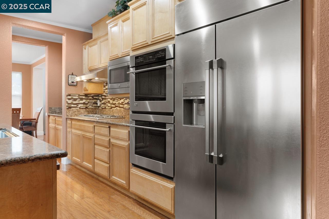 Detail Gallery Image 14 of 60 For 995 Rosehedge Ct, Concord,  CA 94521 - 5 Beds | 3/1 Baths